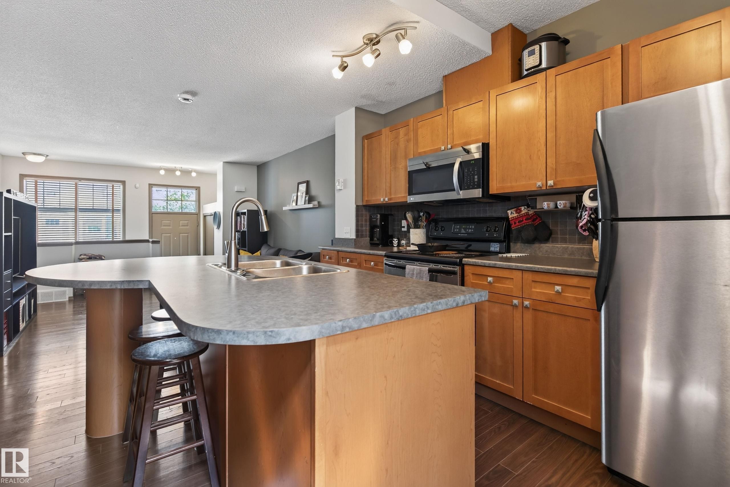 #2 5604 199 St Nw, Edmonton, AB - Indoor Photo Showing Kitchen With Double Sink