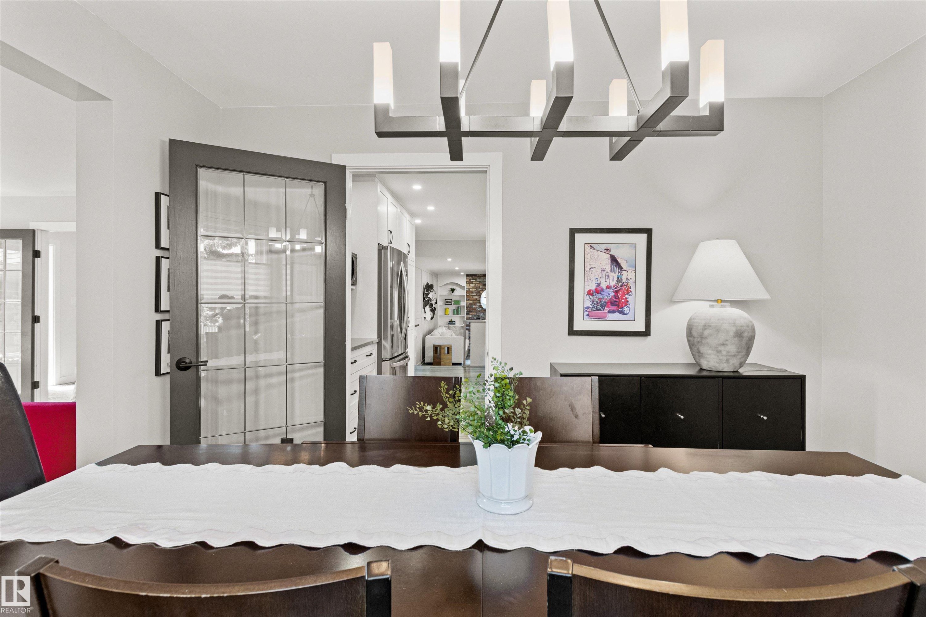 17532 55 Avenue Nw, Edmonton, AB - Indoor Photo Showing Dining Room