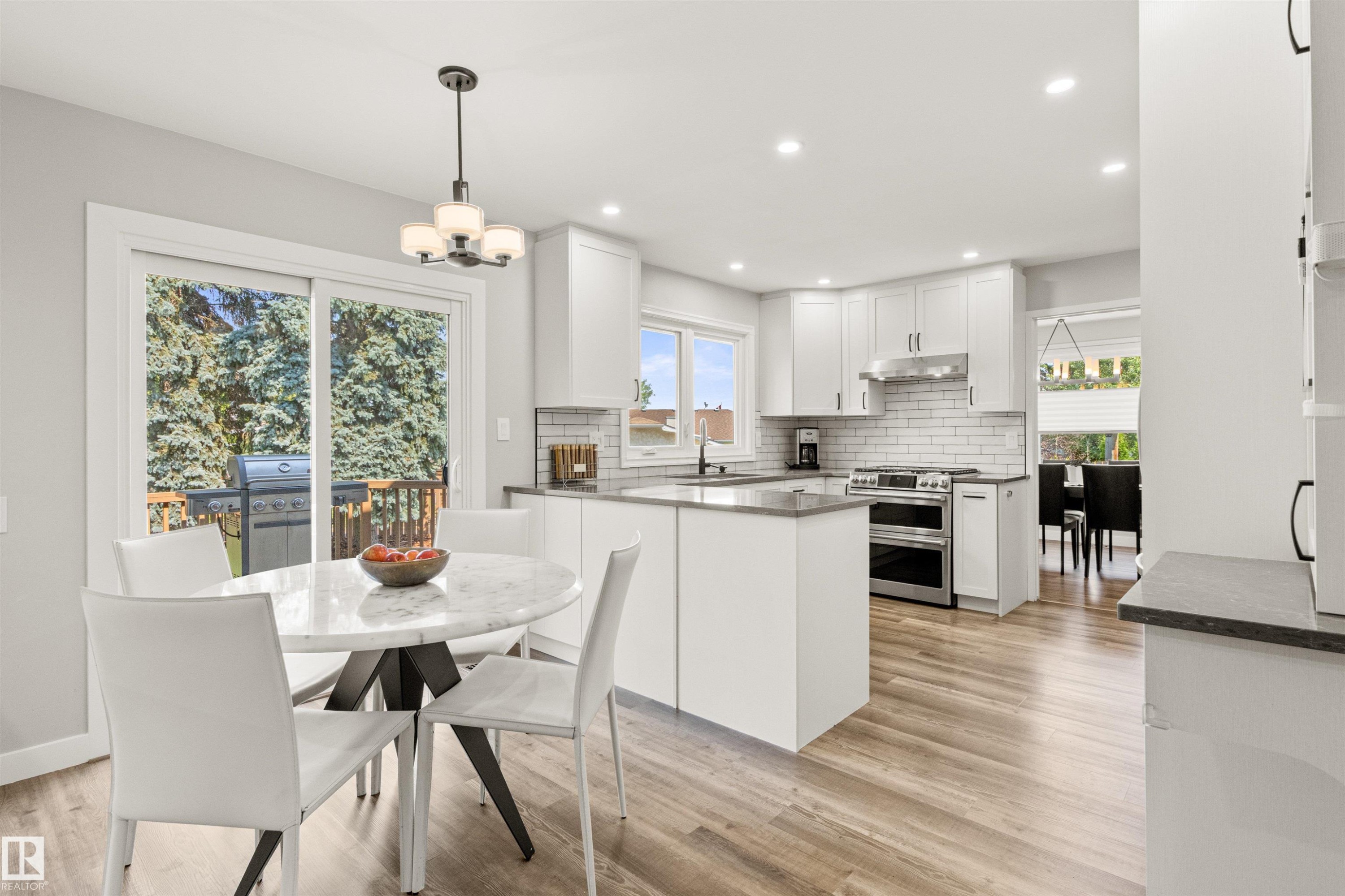 17532 55 Avenue Nw, Edmonton, AB - Indoor