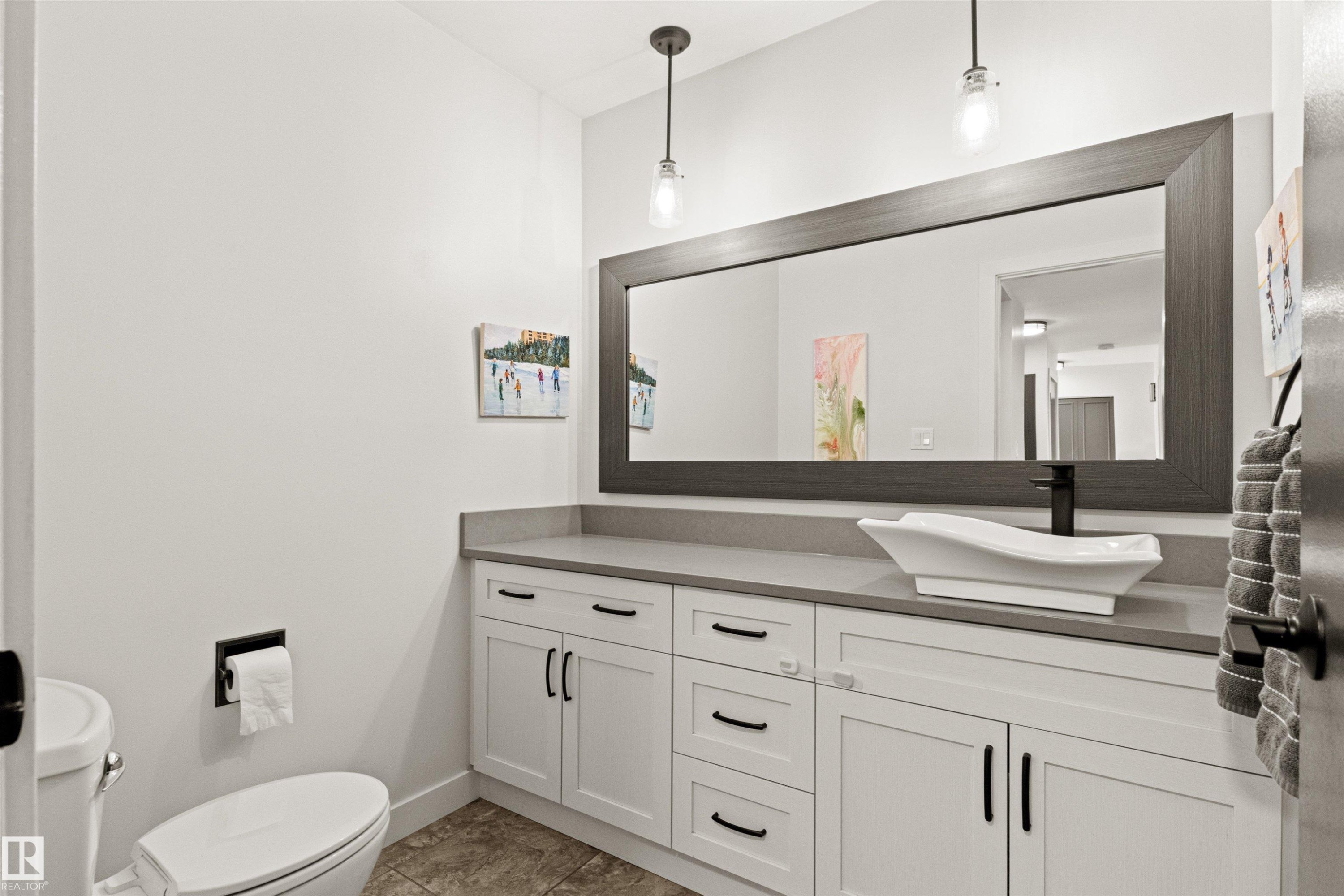 17532 55 Avenue Nw, Edmonton, AB - Indoor Photo Showing Bathroom