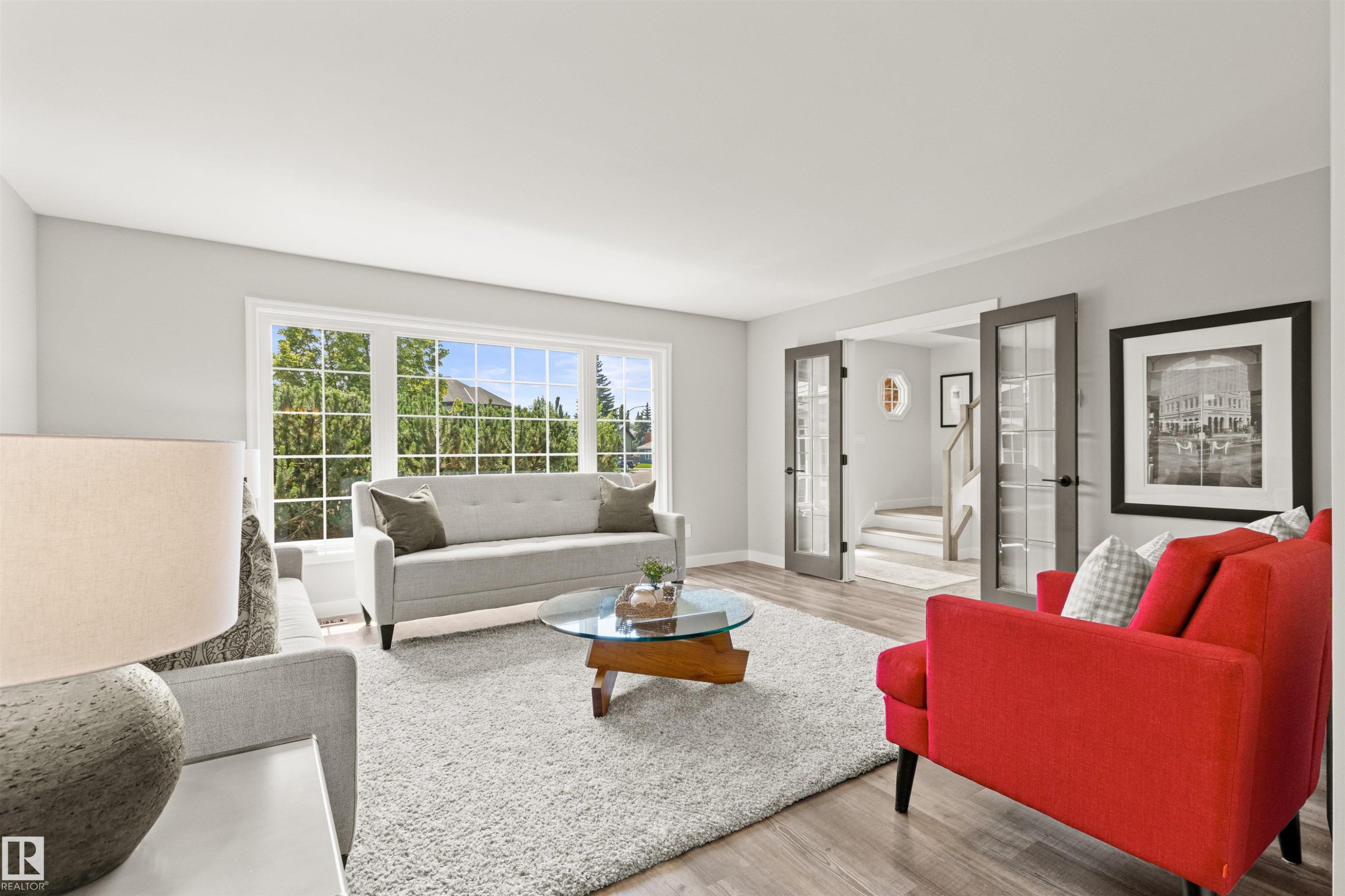 17532 55 Avenue Nw, Edmonton, AB - Indoor Photo Showing Living Room