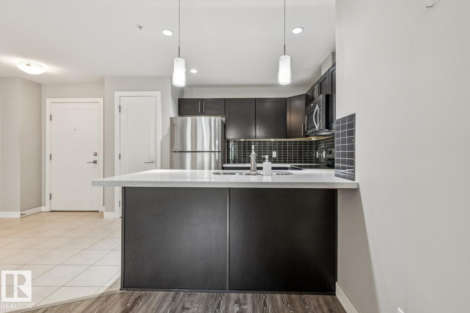 #118 1031 173 St Sw, Edmonton, AB - Indoor Photo Showing Kitchen With Stainless Steel Kitchen With Upgraded Kitchen