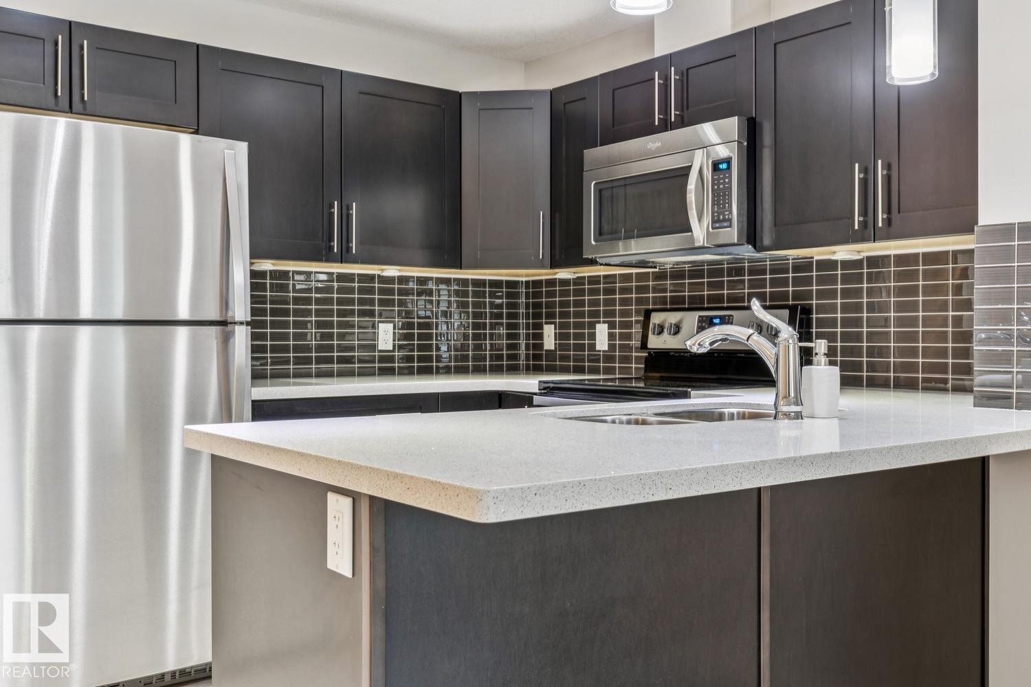 #118 1031 173 St Sw, Edmonton, AB - Indoor Photo Showing Kitchen With Stainless Steel Kitchen With Upgraded Kitchen