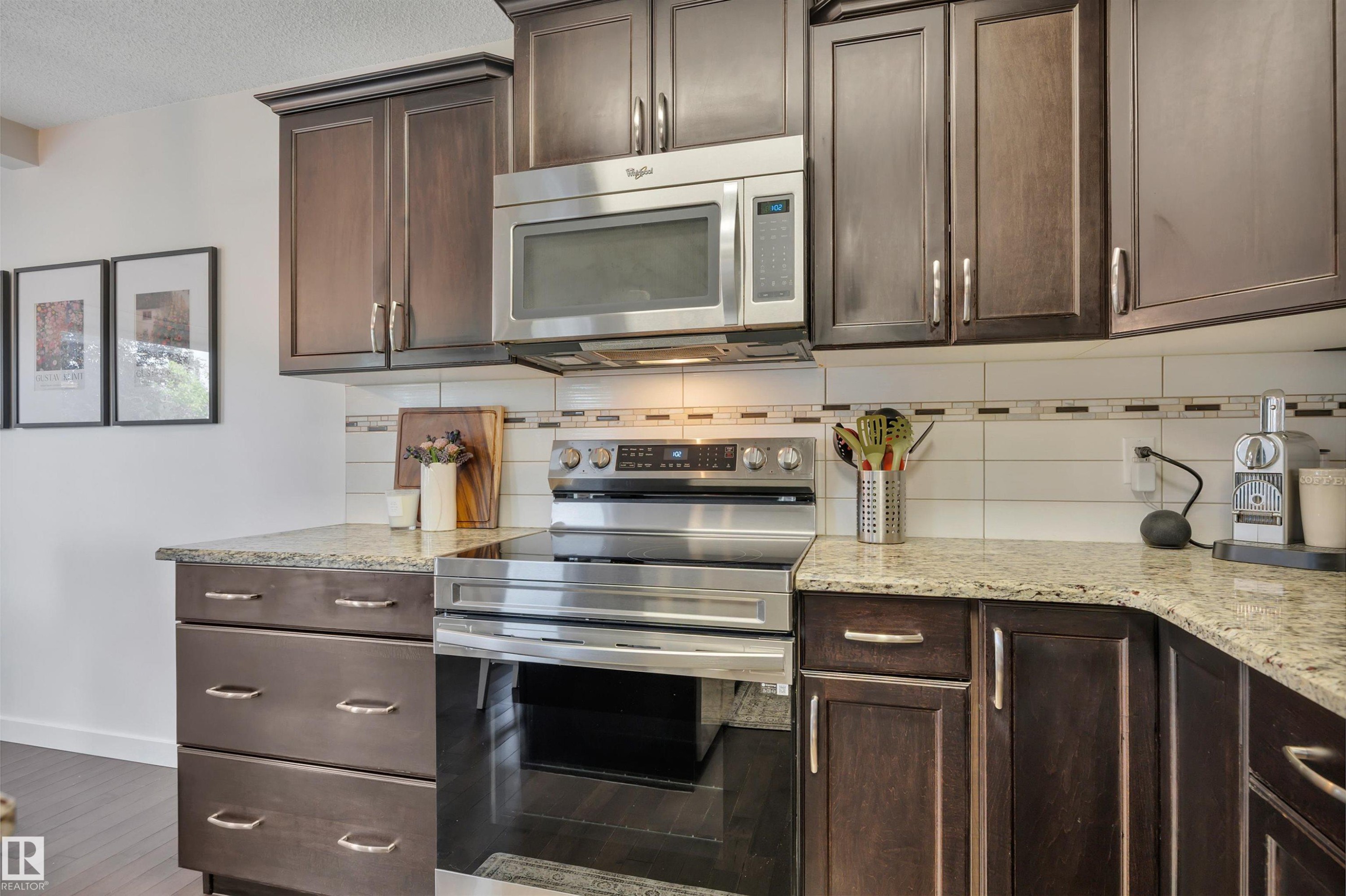 4029 Alexander Way Sw, Edmonton, AB - Indoor Photo Showing Kitchen