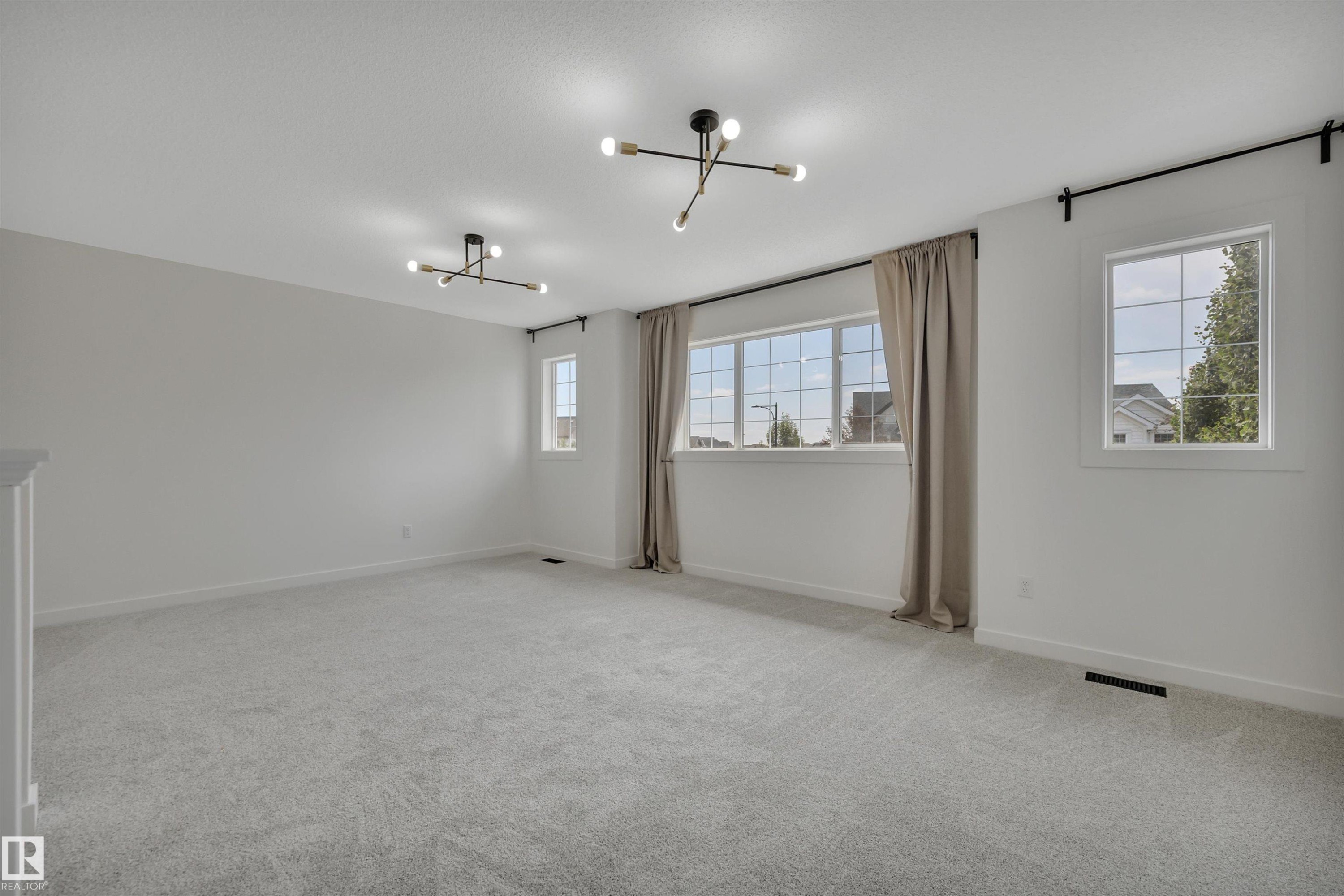 4029 Alexander Way Sw, Edmonton, AB - Indoor Photo Showing Other Room