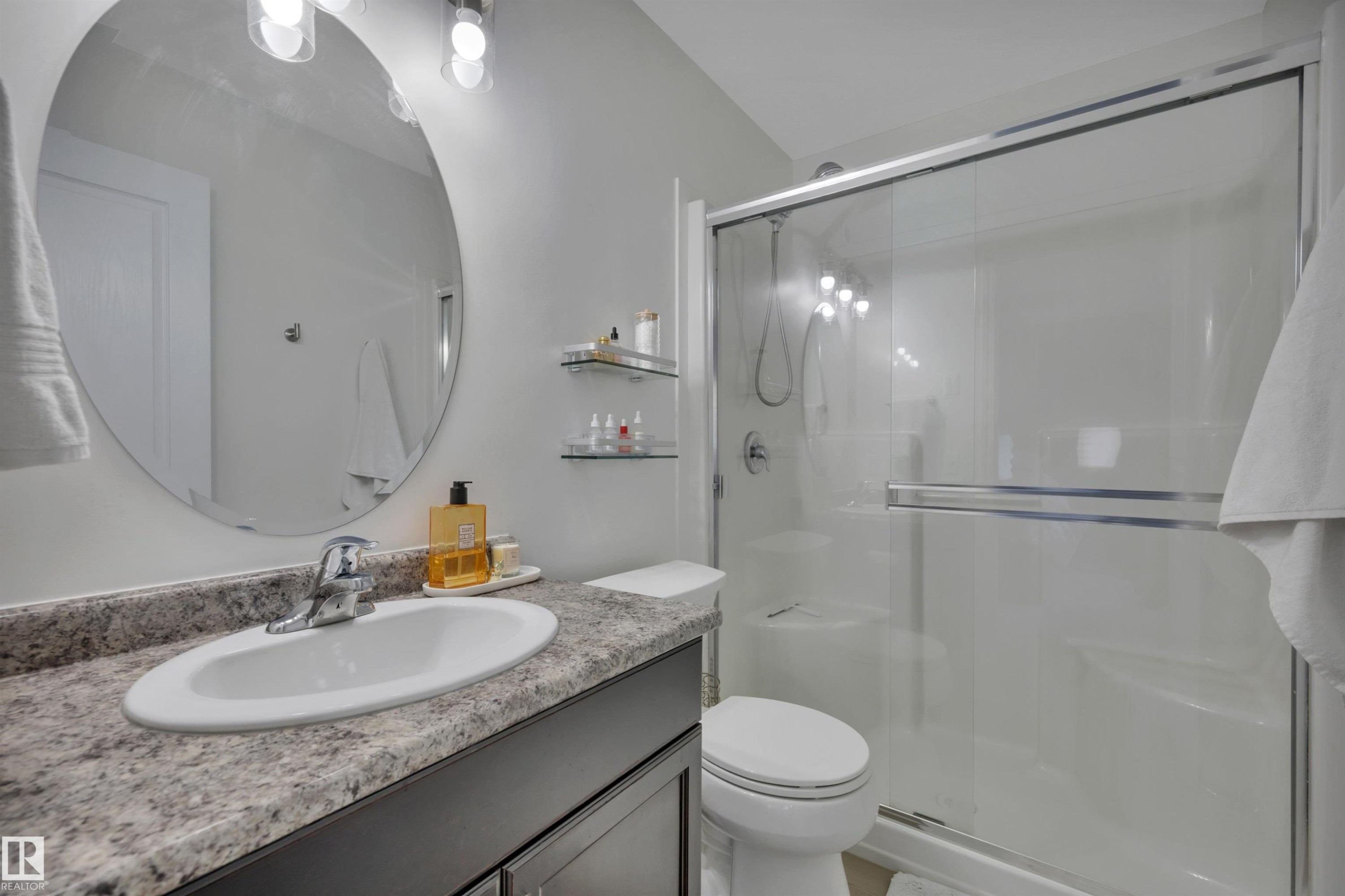 4029 Alexander Way Sw, Edmonton, AB - Indoor Photo Showing Bathroom