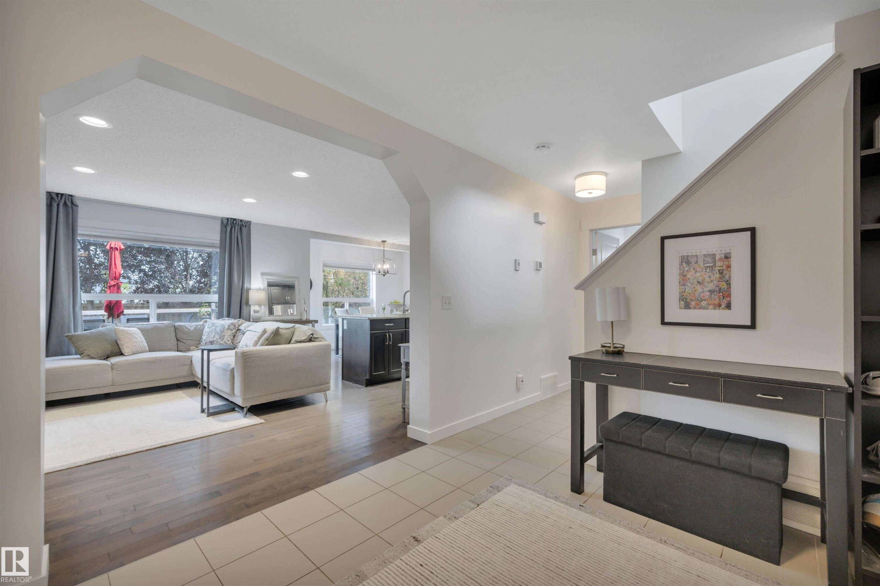 4029 Alexander Way Sw, Edmonton, AB - Indoor