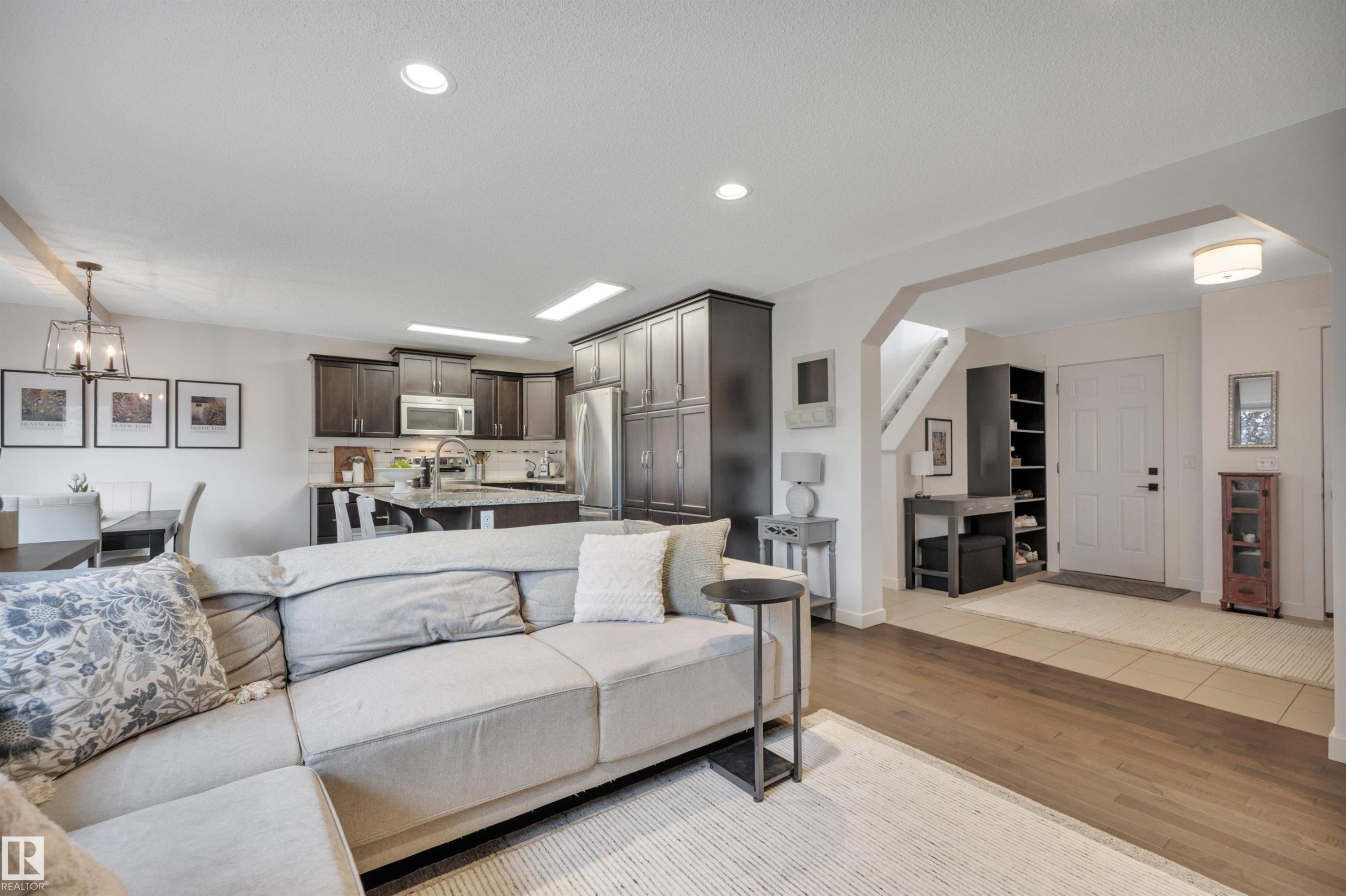 4029 Alexander Way Sw, Edmonton, AB - Indoor Photo Showing Living Room