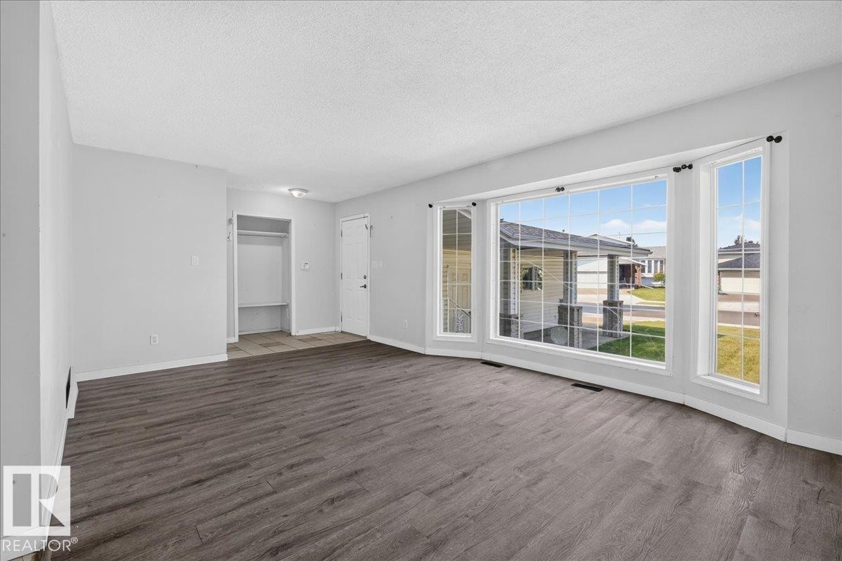 1939 61 Street Nw, Edmonton, AB - Indoor Photo Showing Other Room