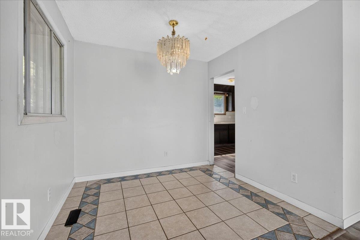 1939 61 Street Nw, Edmonton, AB - Indoor Photo Showing Other Room