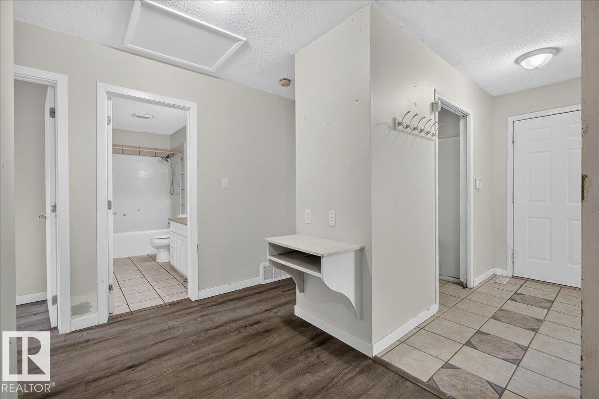 1939 61 Street Nw, Edmonton, AB - Indoor Photo Showing Other Room