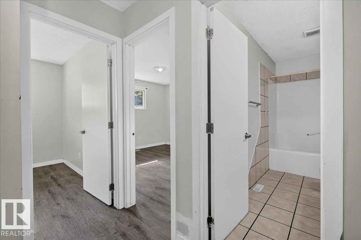 1939 61 Street Nw, Edmonton, AB - Indoor Photo Showing Other Room