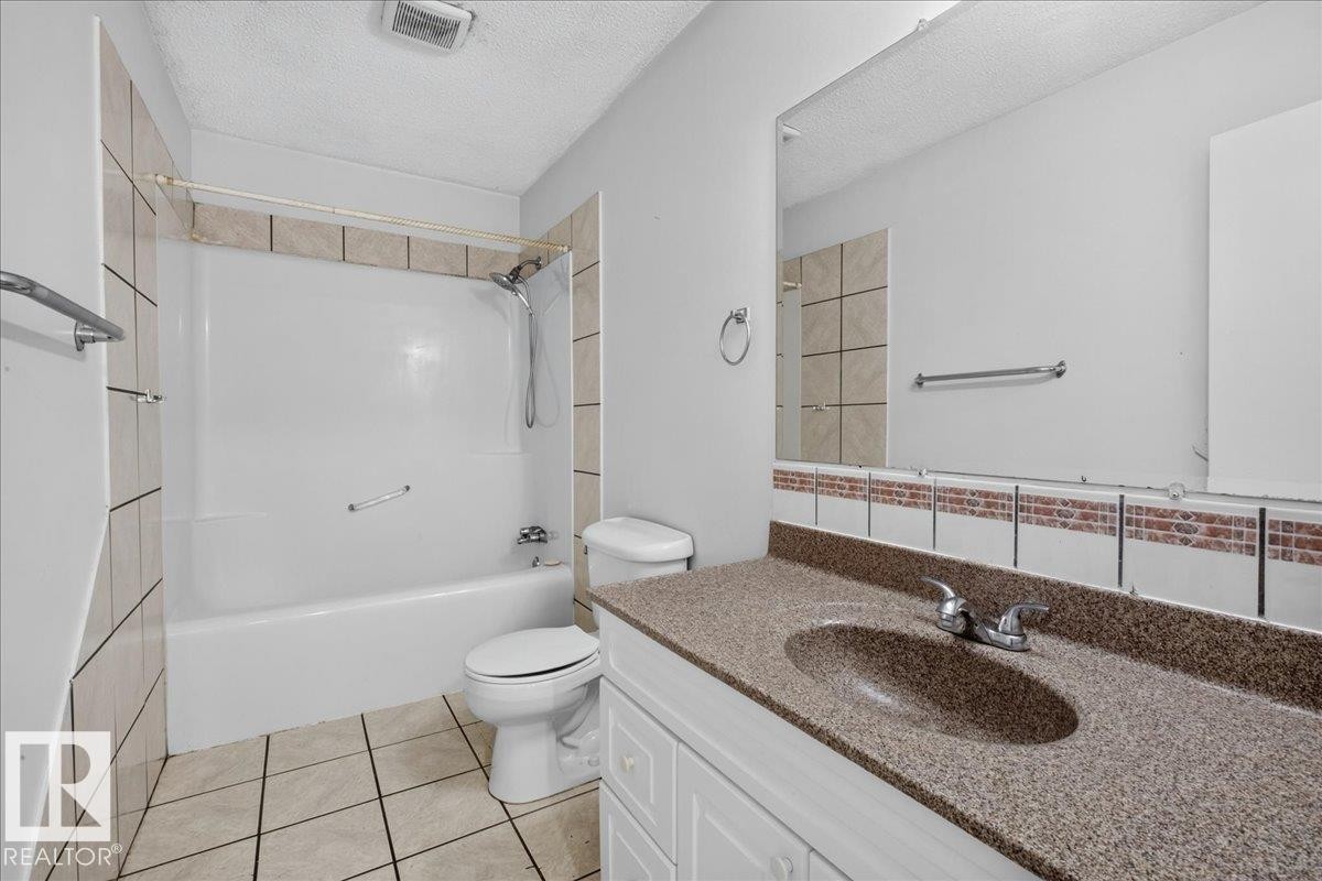 1939 61 Street Nw, Edmonton, AB - Indoor Photo Showing Bathroom