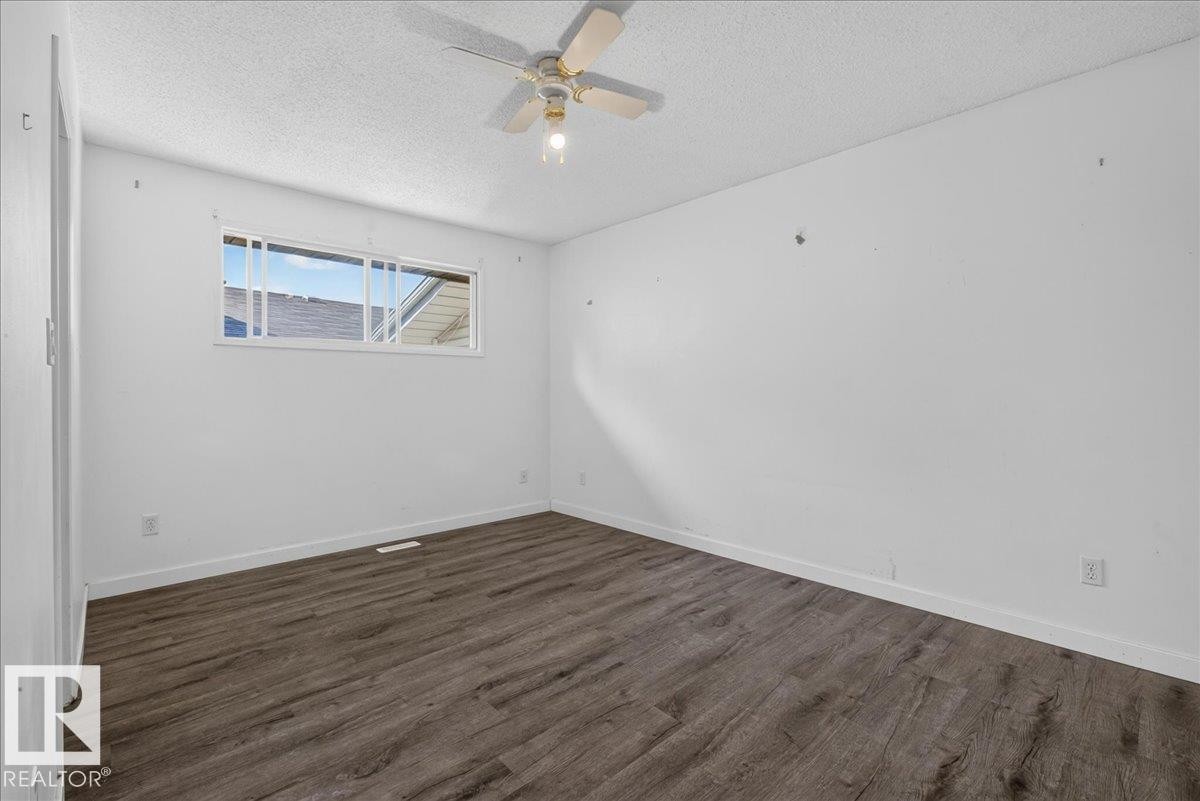 1939 61 Street Nw, Edmonton, AB - Indoor Photo Showing Other Room