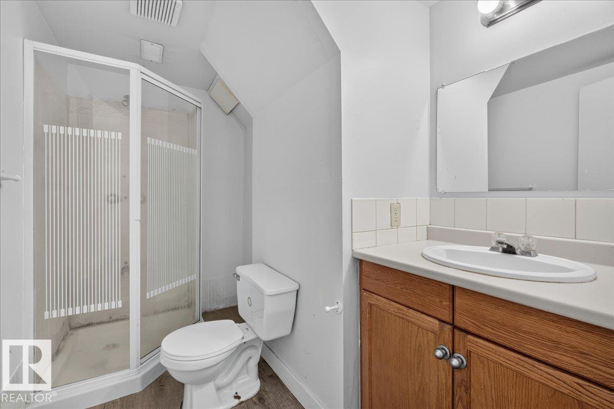 1939 61 Street Nw, Edmonton, AB - Indoor Photo Showing Bathroom