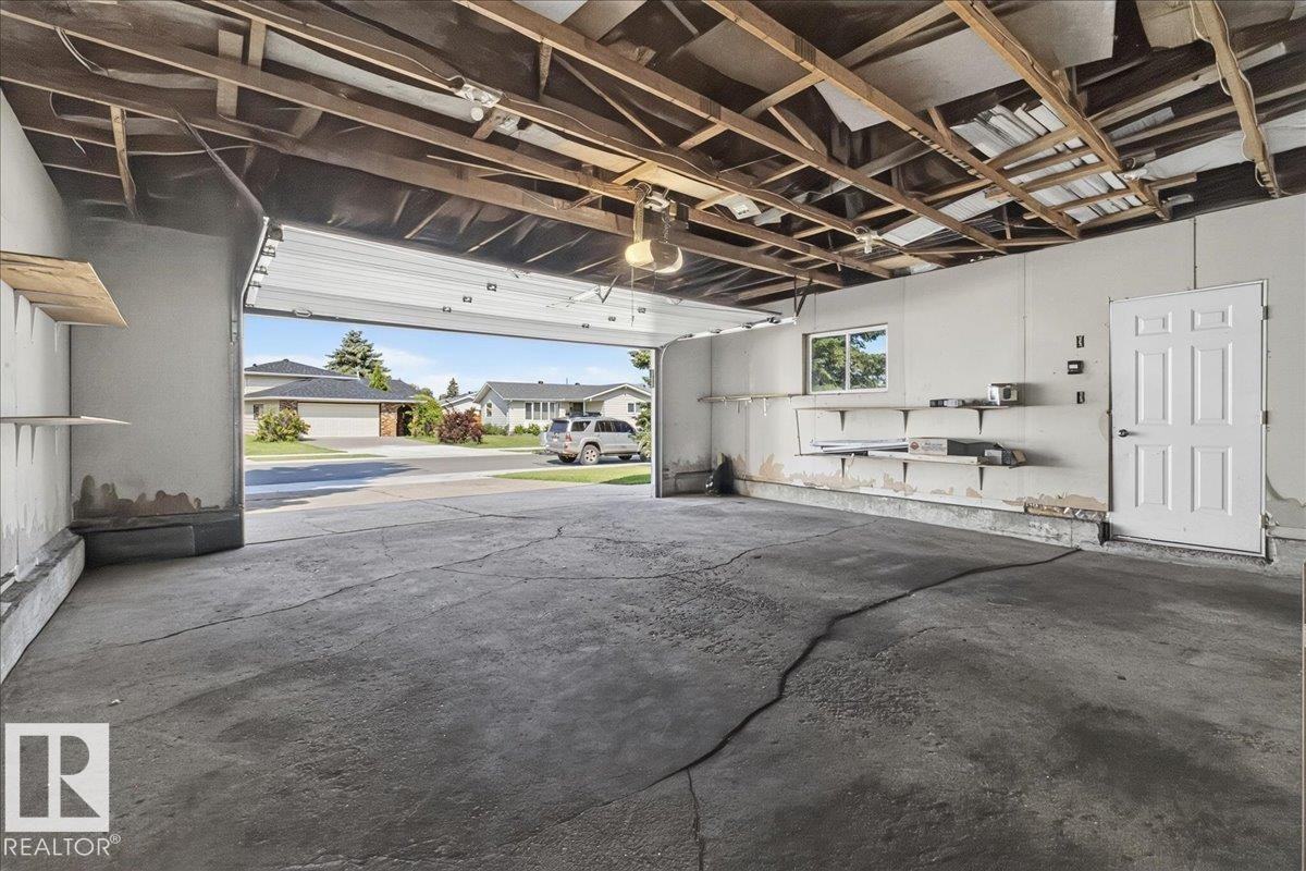 1939 61 Street Nw, Edmonton, AB - Indoor Photo Showing Garage