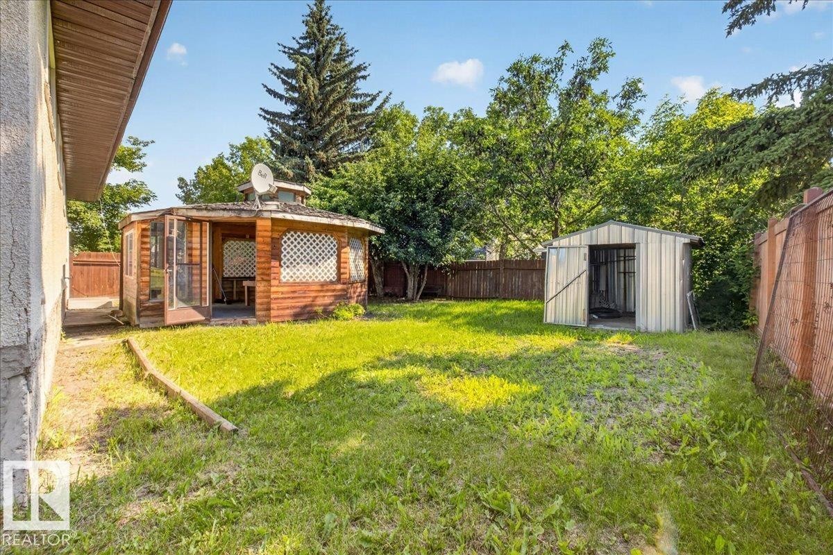 1939 61 Street Nw, Edmonton, AB - Outdoor