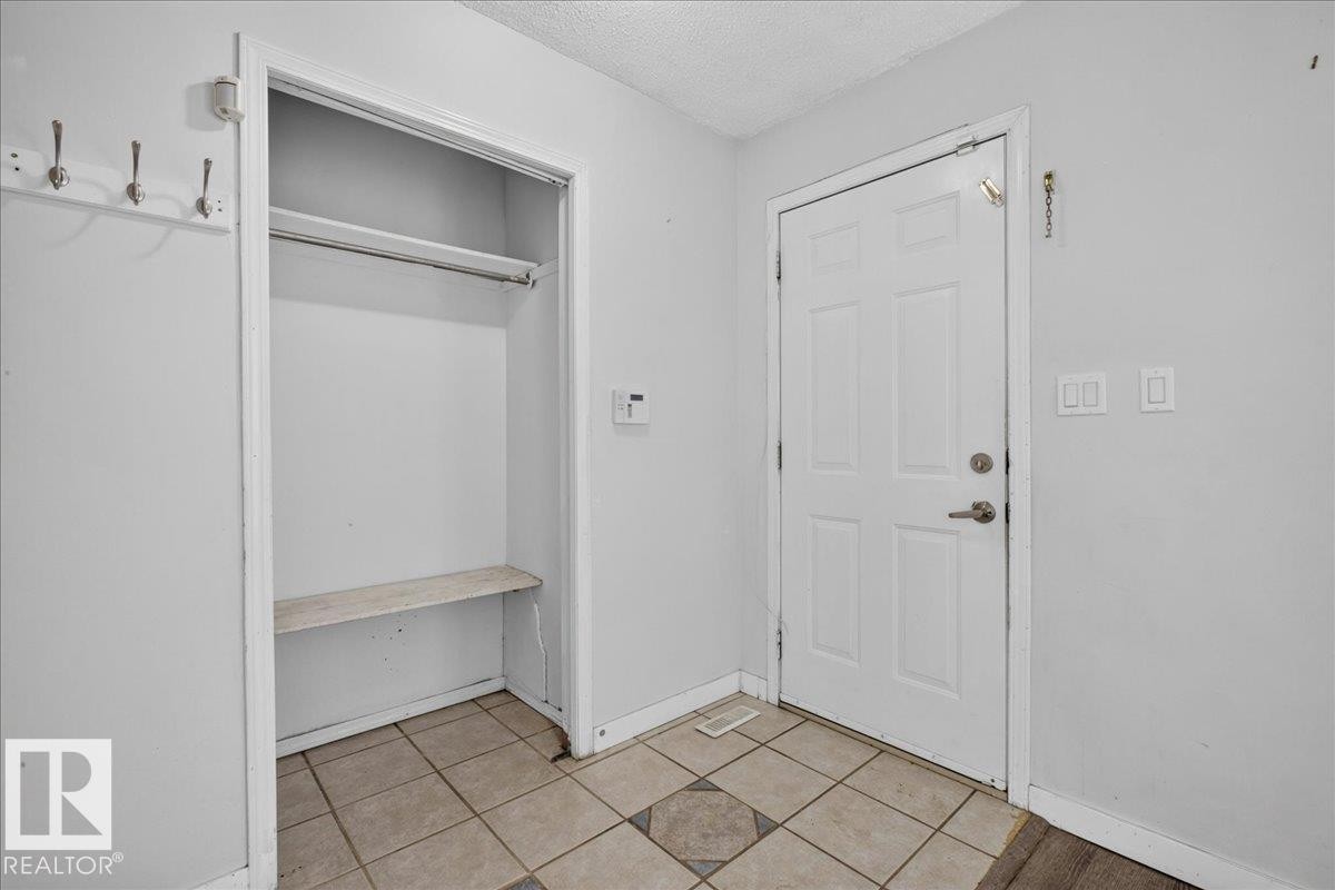 1939 61 Street Nw, Edmonton, AB - Indoor Photo Showing Other Room