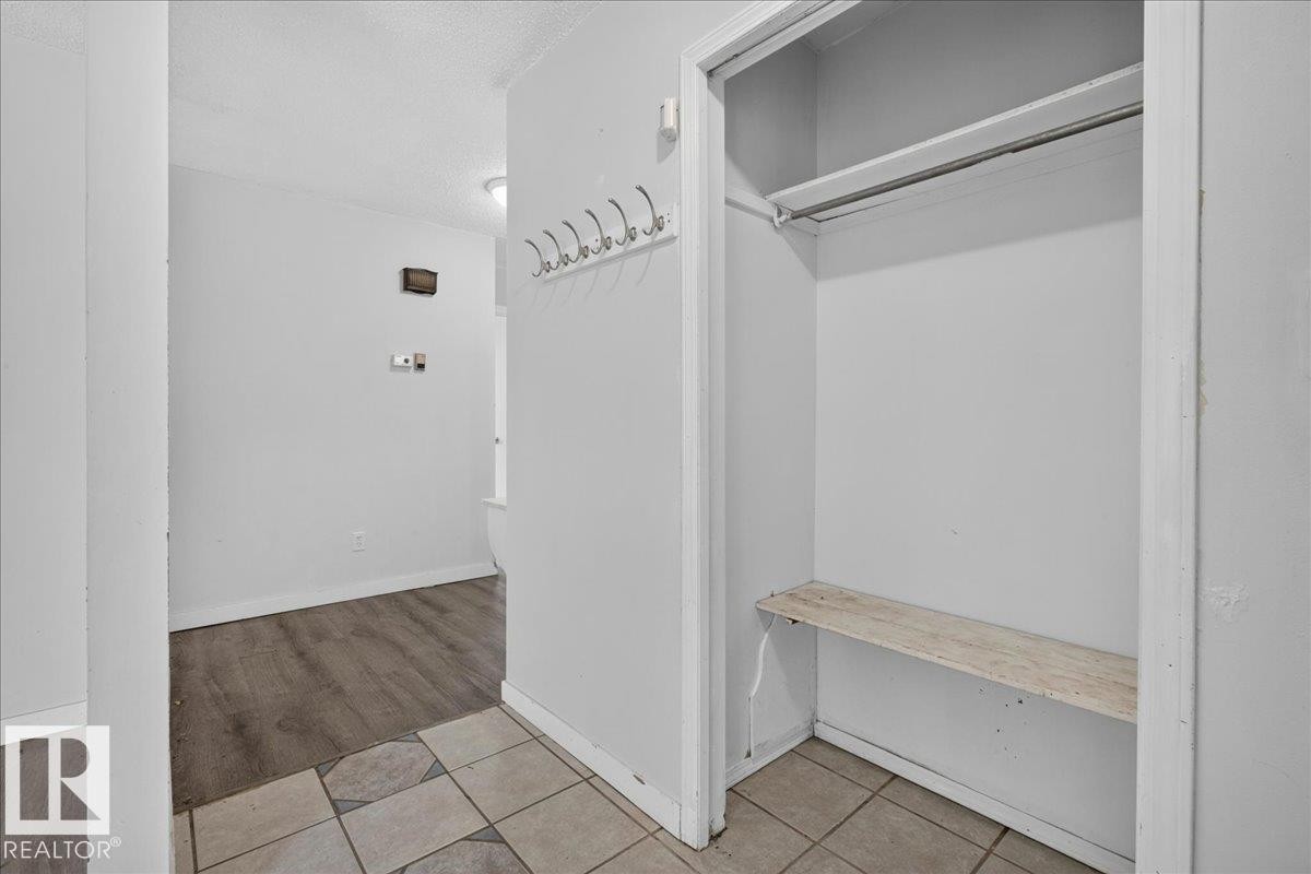 1939 61 Street Nw, Edmonton, AB - Indoor Photo Showing Other Room