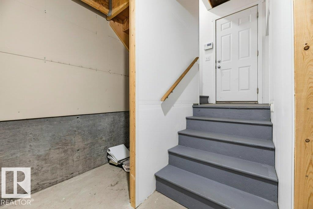 #7 8304 11 Av Sw, Edmonton, AB - Indoor Photo Showing Other Room
