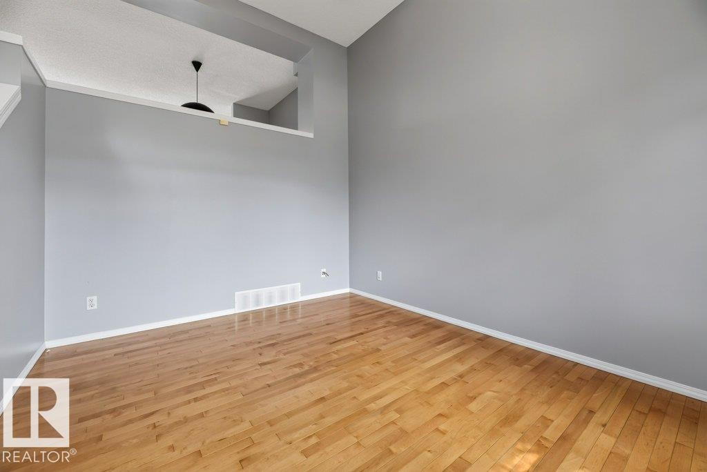 #7 8304 11 Av Sw, Edmonton, AB - Indoor Photo Showing Other Room