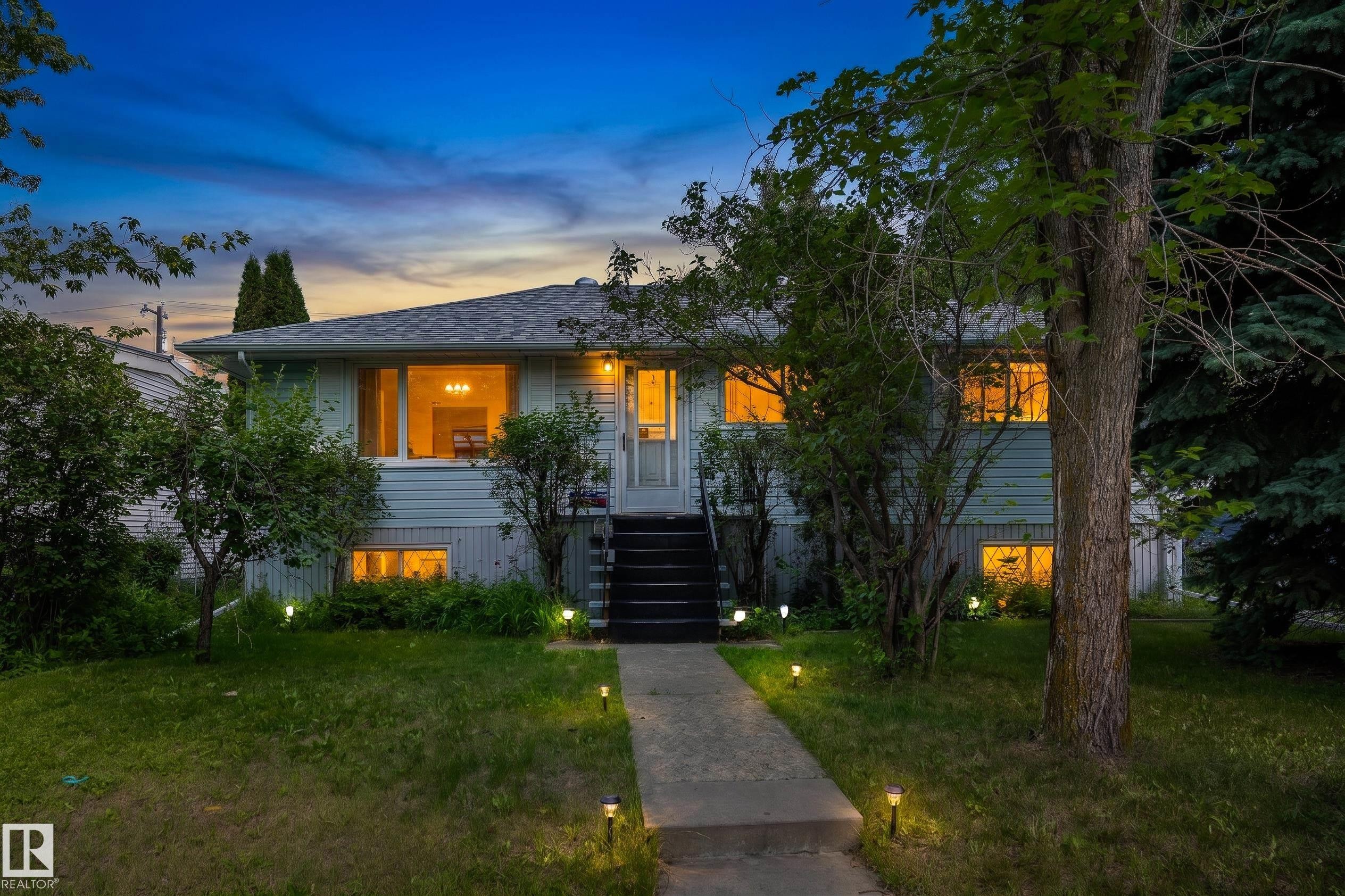 8502 76 Avenue Nw, Edmonton, AB - Outdoor