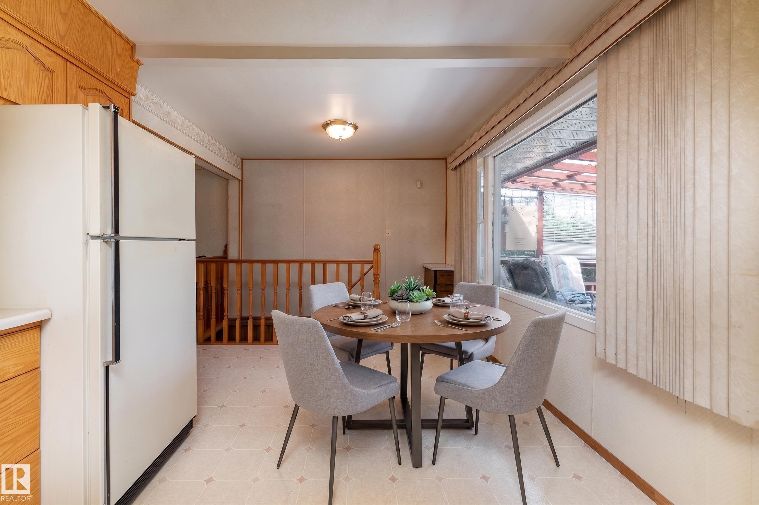 8502 76 Avenue Nw, Edmonton, AB - Indoor Photo Showing Dining Room