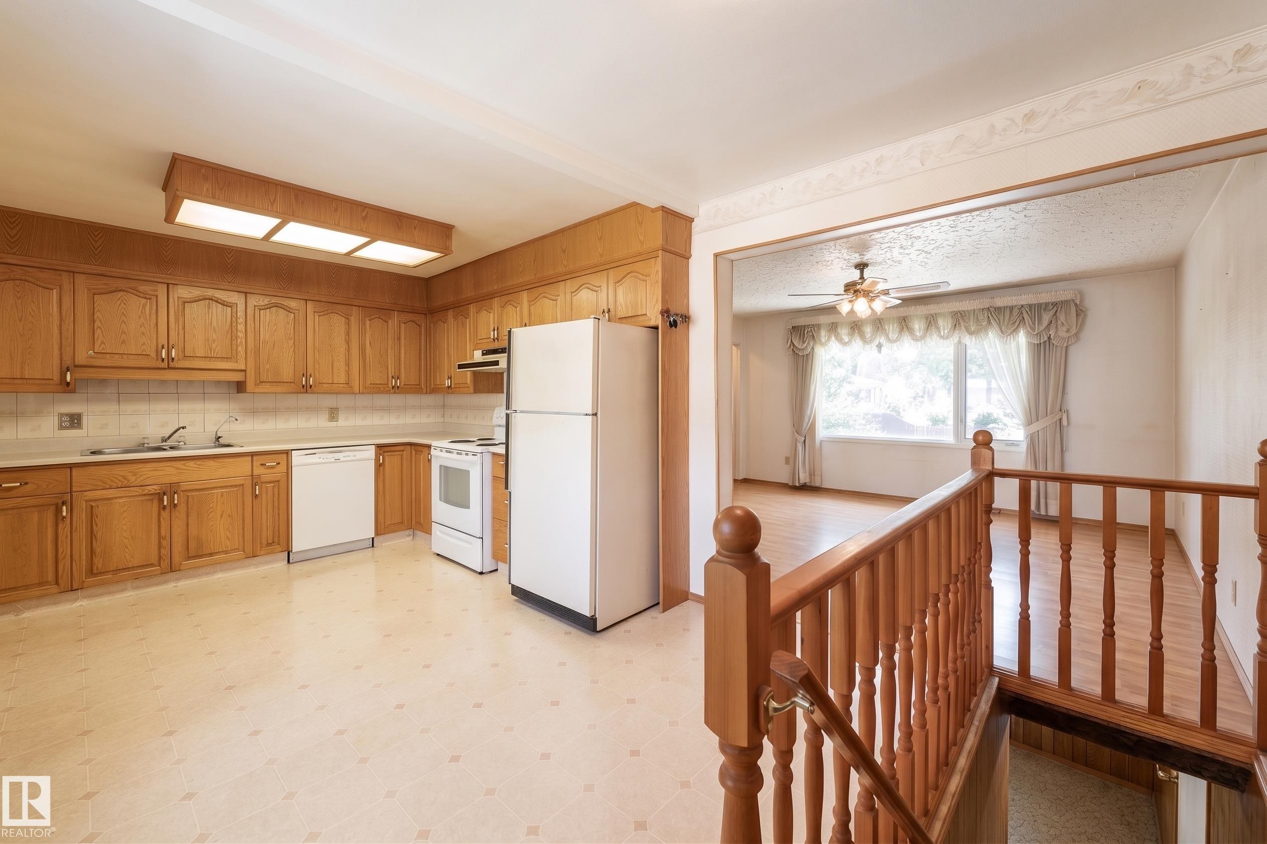 8502 76 Avenue Nw, Edmonton, AB - Indoor Photo Showing Kitchen With Double Sink