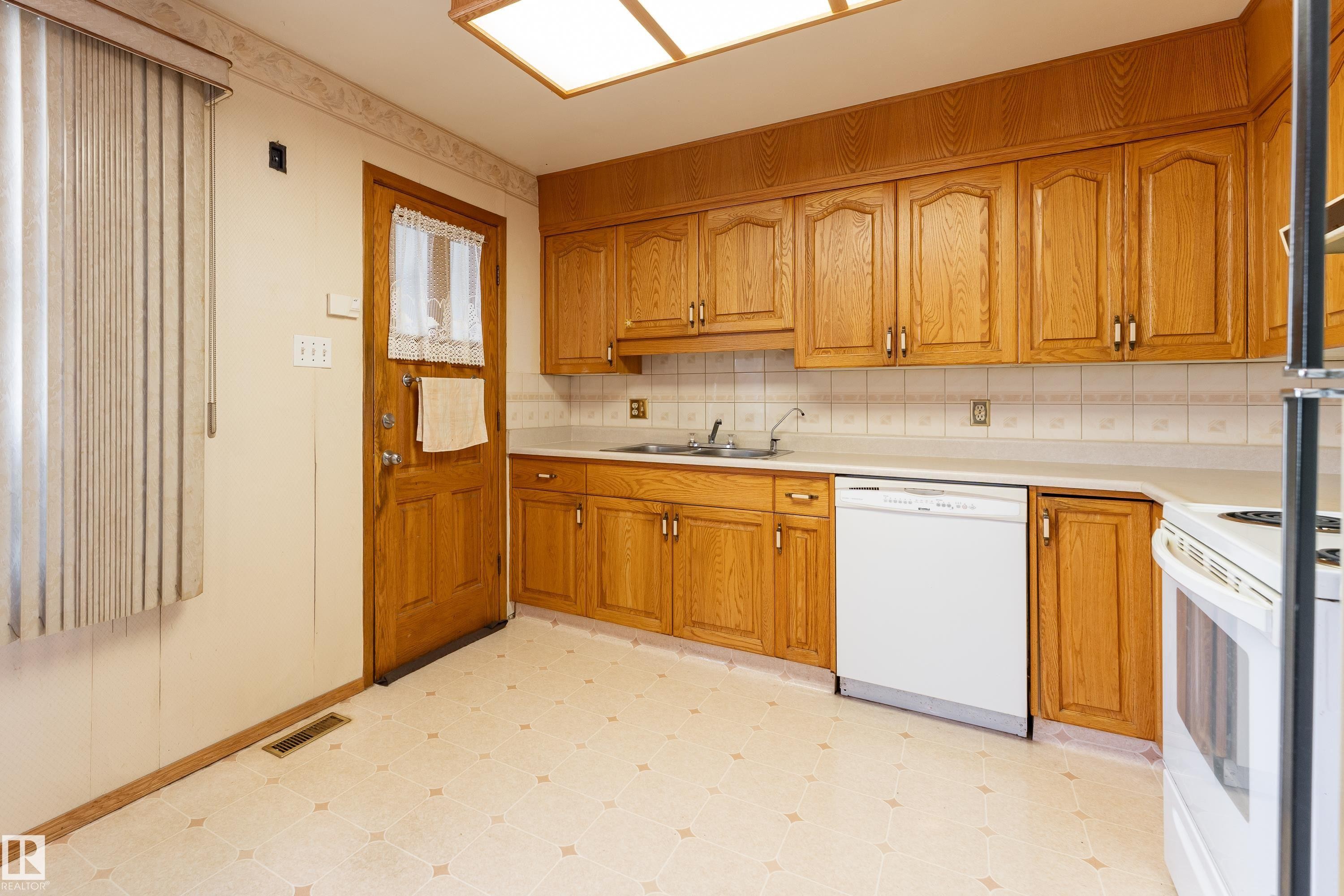8502 76 Avenue Nw, Edmonton, AB - Indoor Photo Showing Kitchen With Double Sink