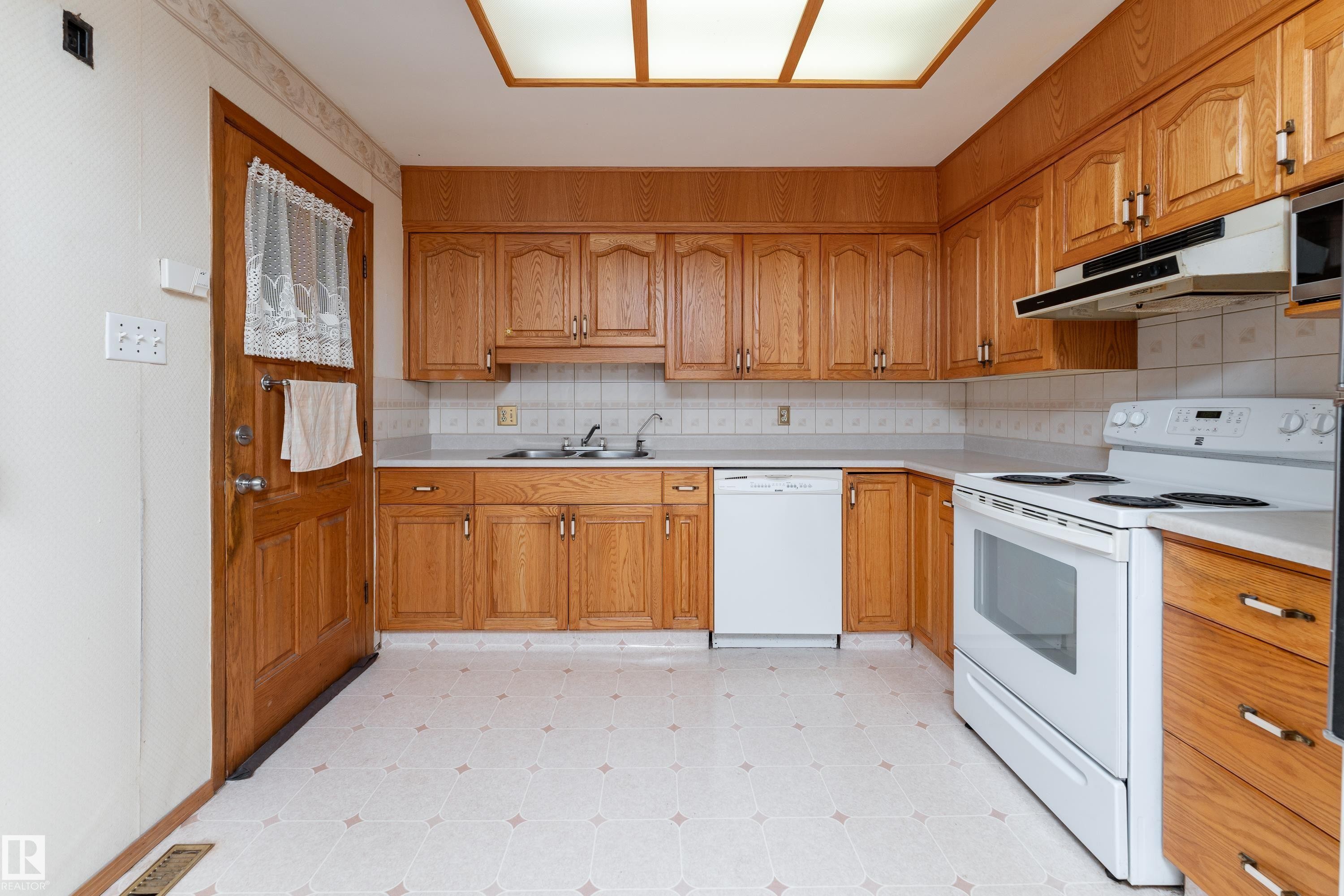8502 76 Avenue Nw, Edmonton, AB - Indoor Photo Showing Kitchen With Double Sink