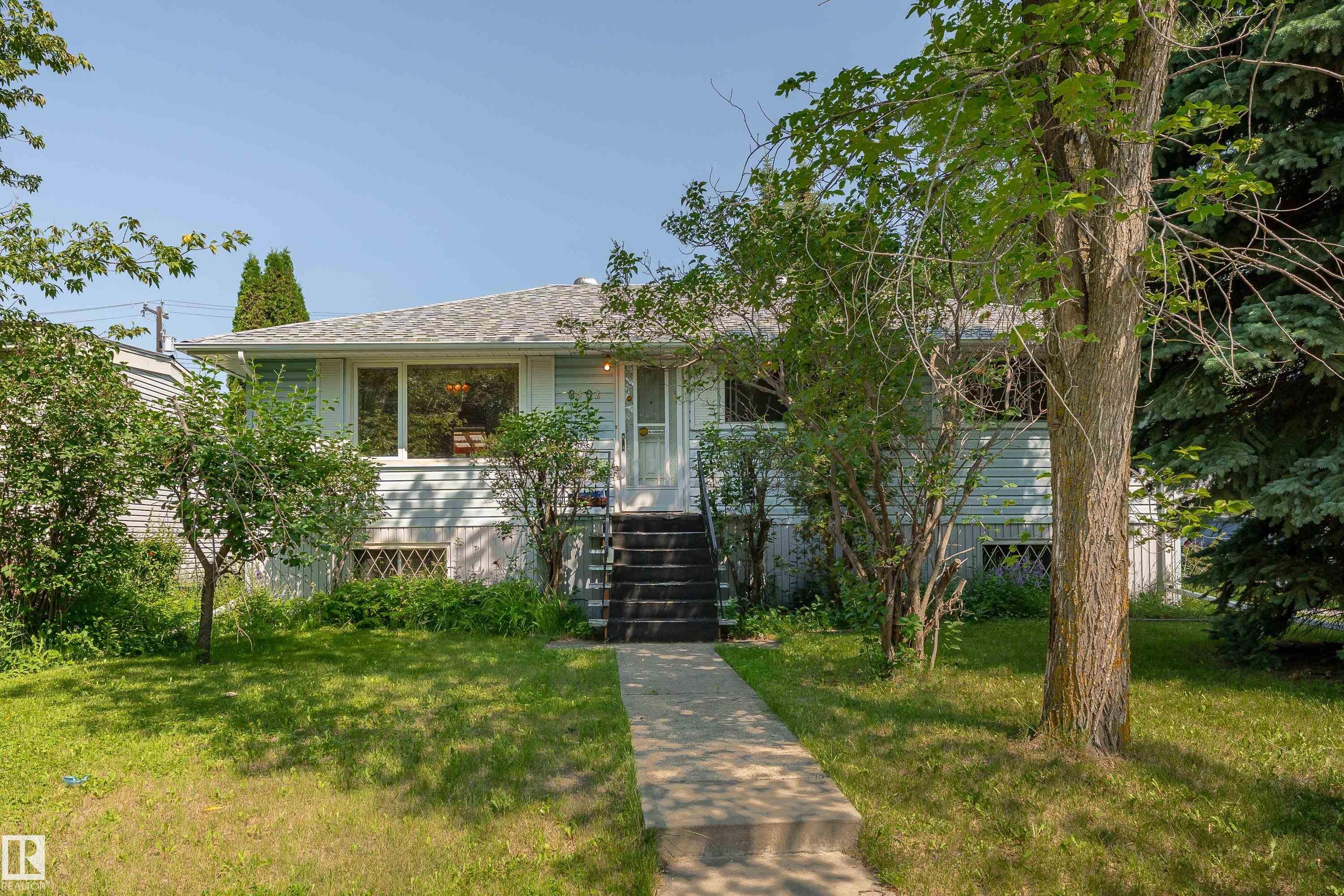8502 76 Avenue Nw, Edmonton, AB - Outdoor