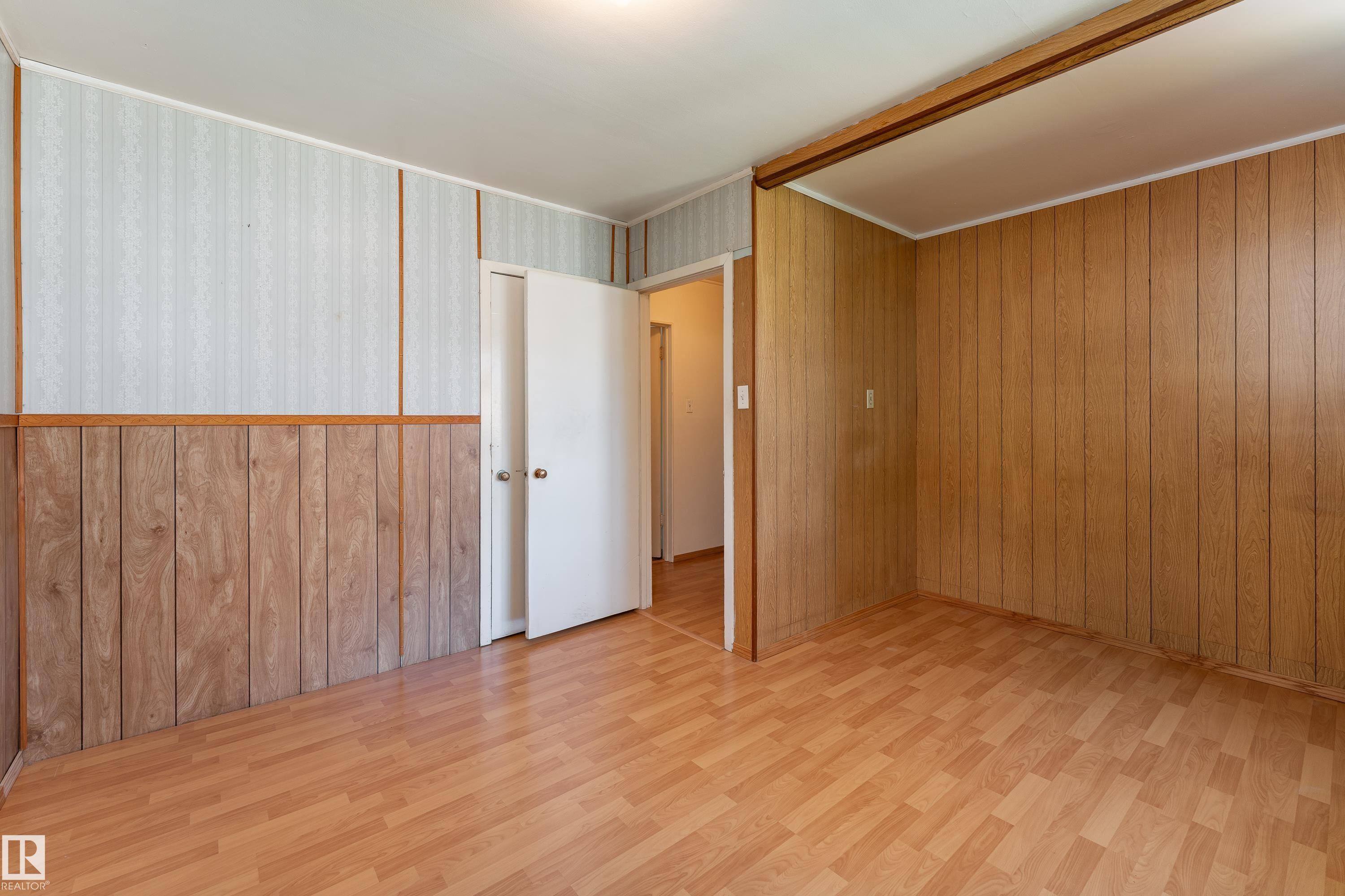 8502 76 Avenue Nw, Edmonton, AB - Indoor Photo Showing Other Room