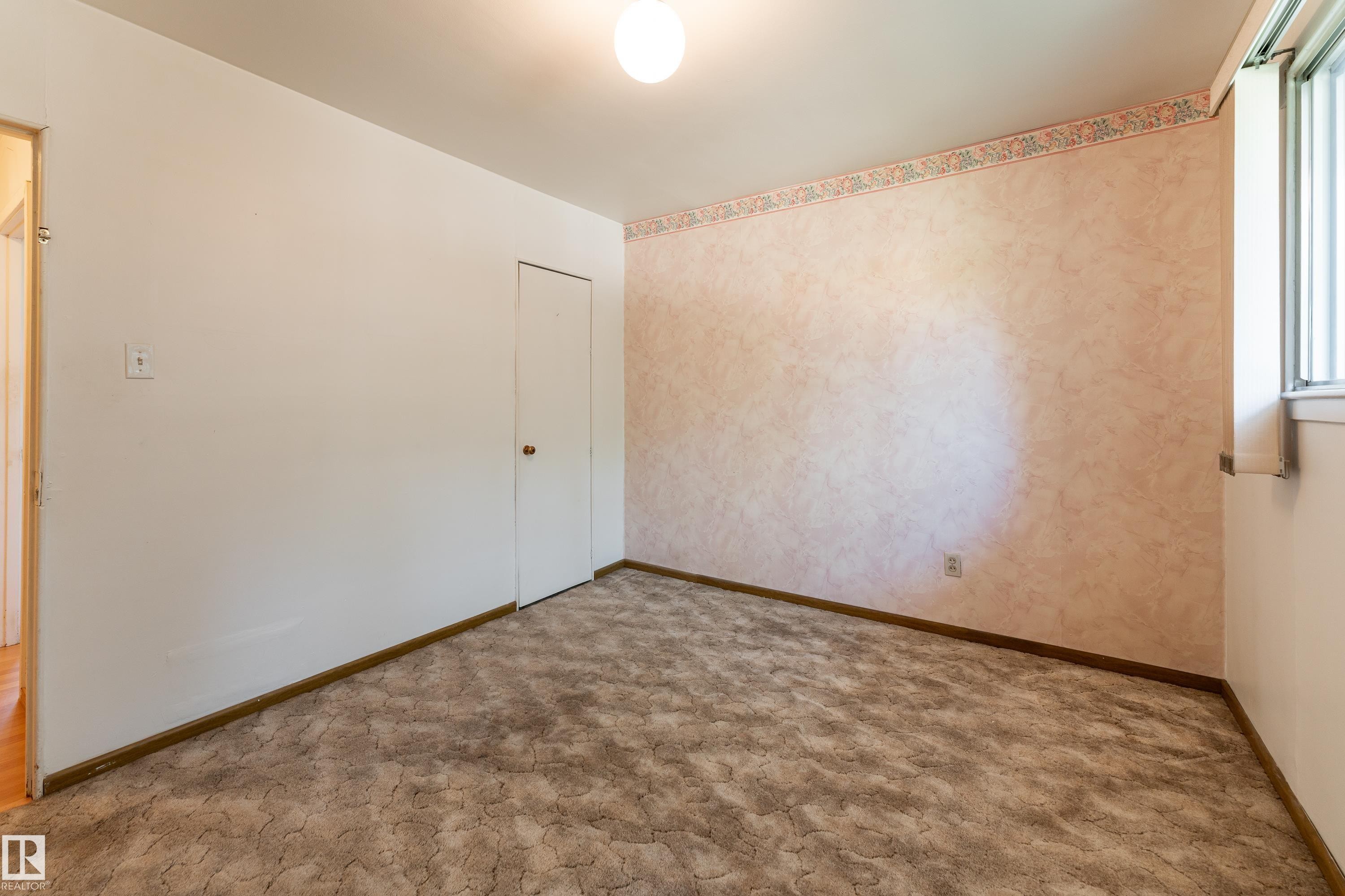 8502 76 Avenue Nw, Edmonton, AB - Indoor Photo Showing Other Room