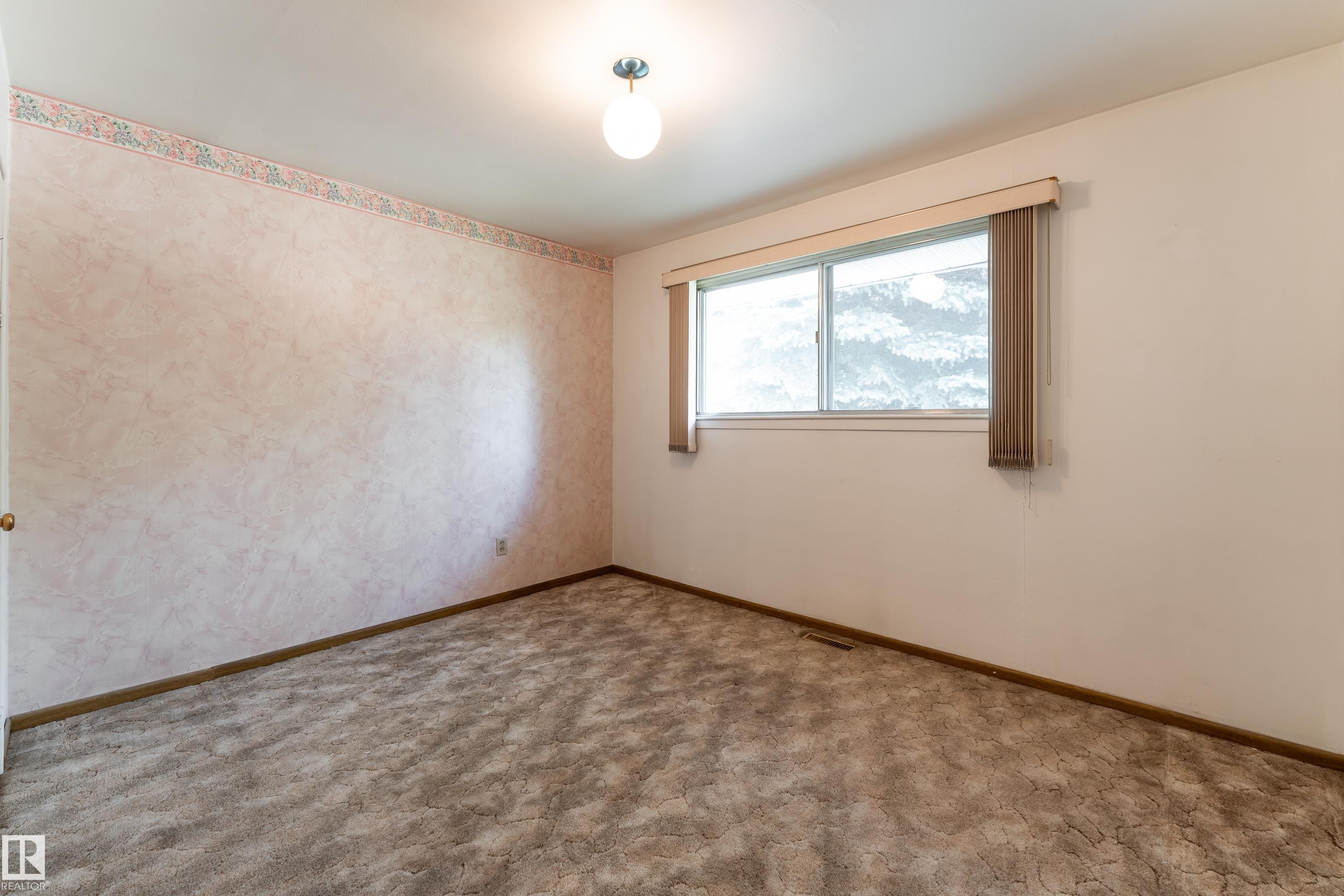 8502 76 Avenue Nw, Edmonton, AB - Indoor Photo Showing Other Room