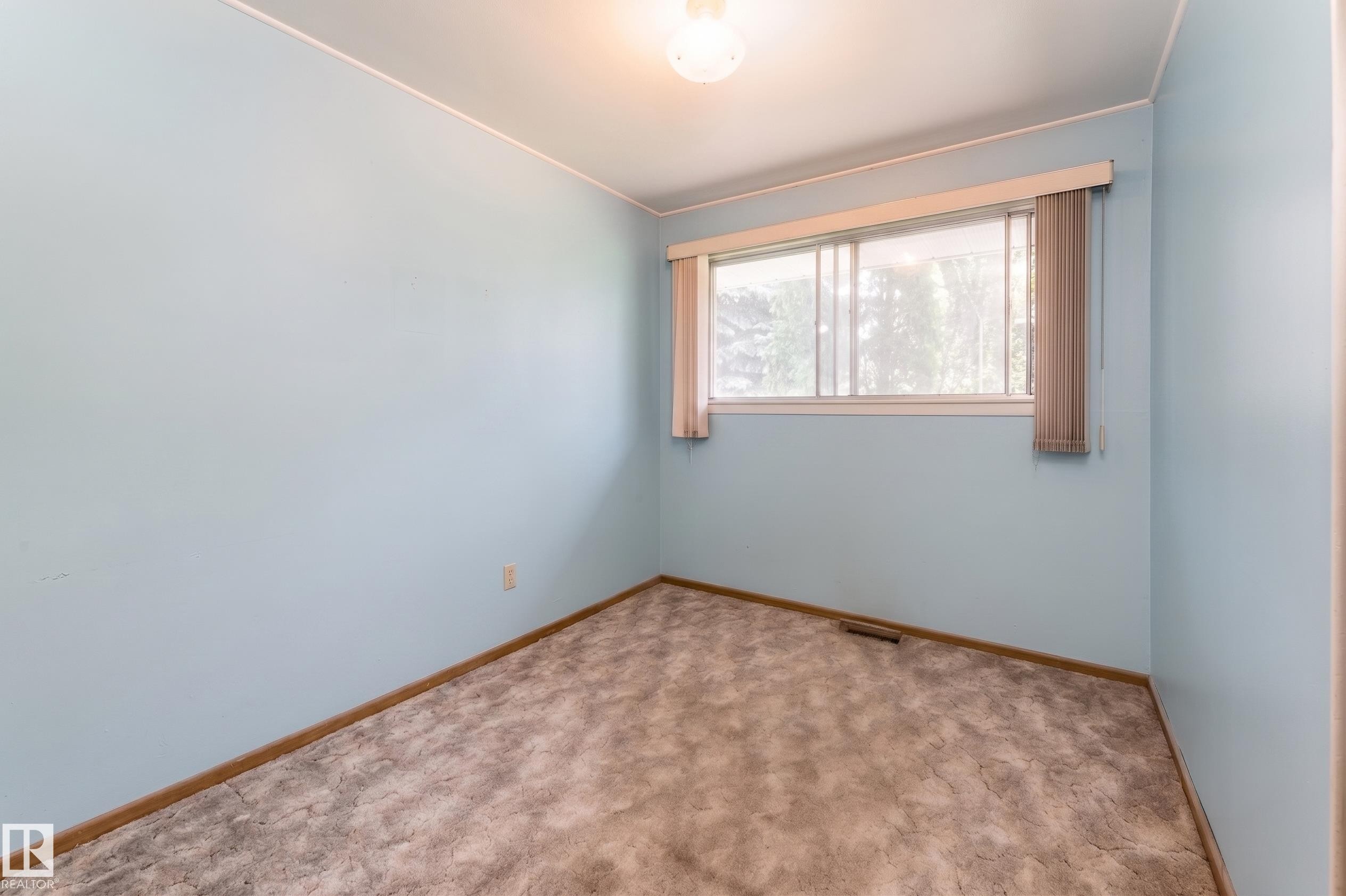 8502 76 Avenue Nw, Edmonton, AB - Indoor Photo Showing Other Room