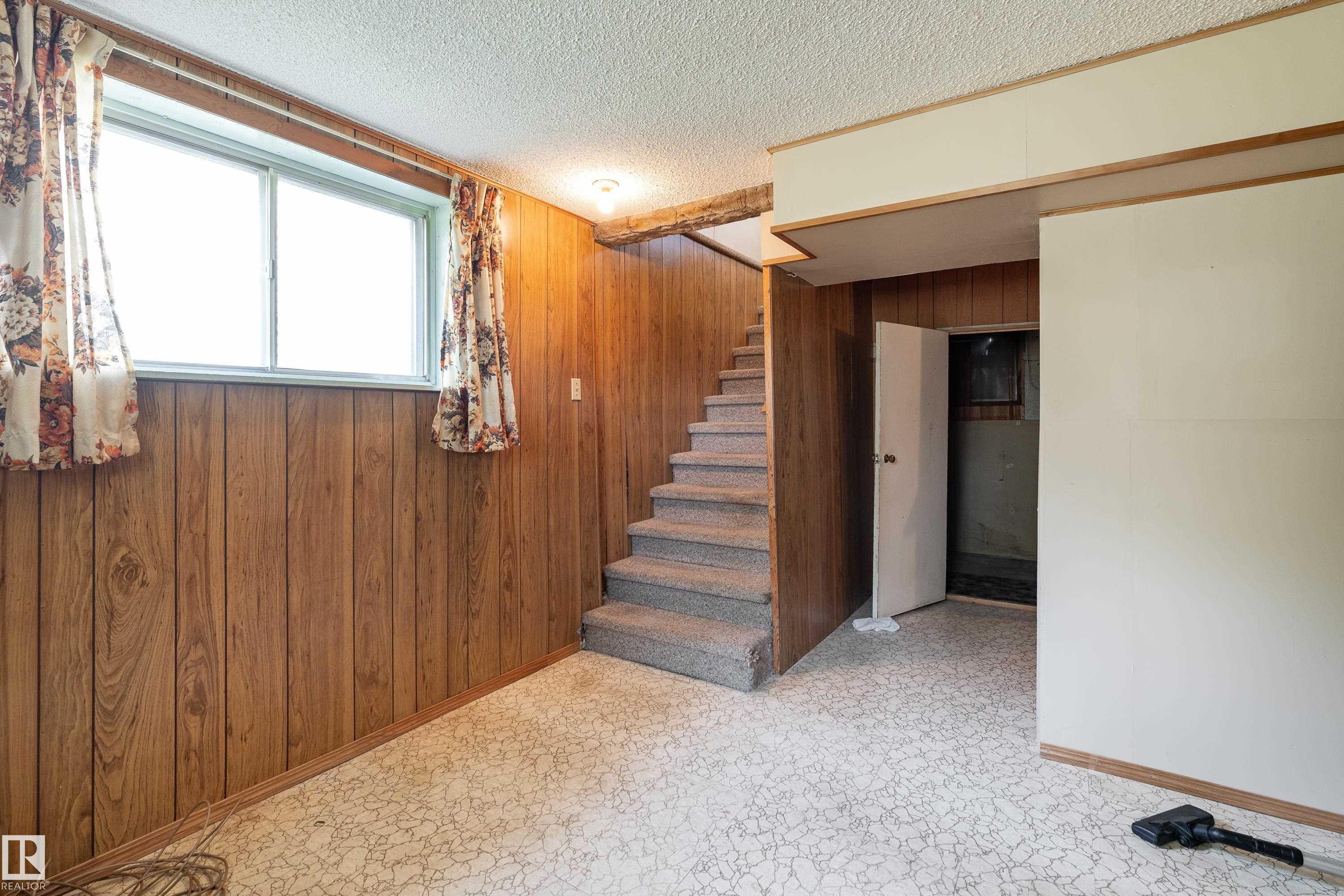 8502 76 Avenue Nw, Edmonton, AB - Indoor Photo Showing Other Room