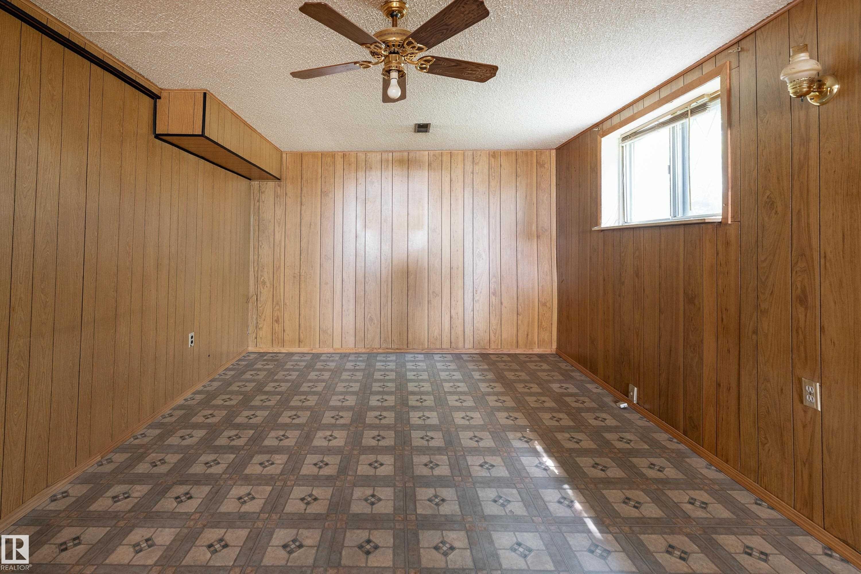 8502 76 Avenue Nw, Edmonton, AB - Indoor Photo Showing Other Room