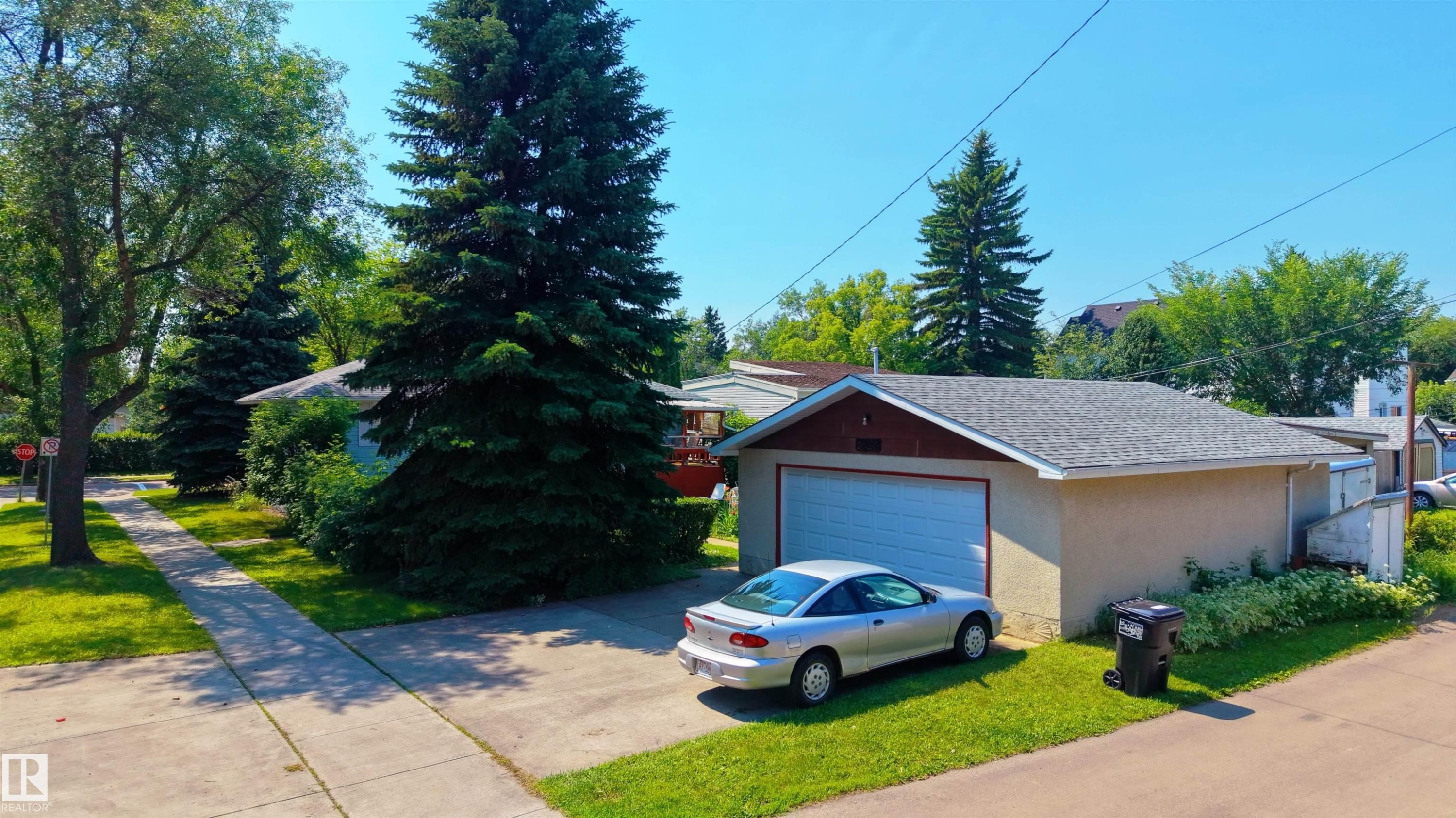 8502 76 Avenue Nw, Edmonton, AB - Outdoor