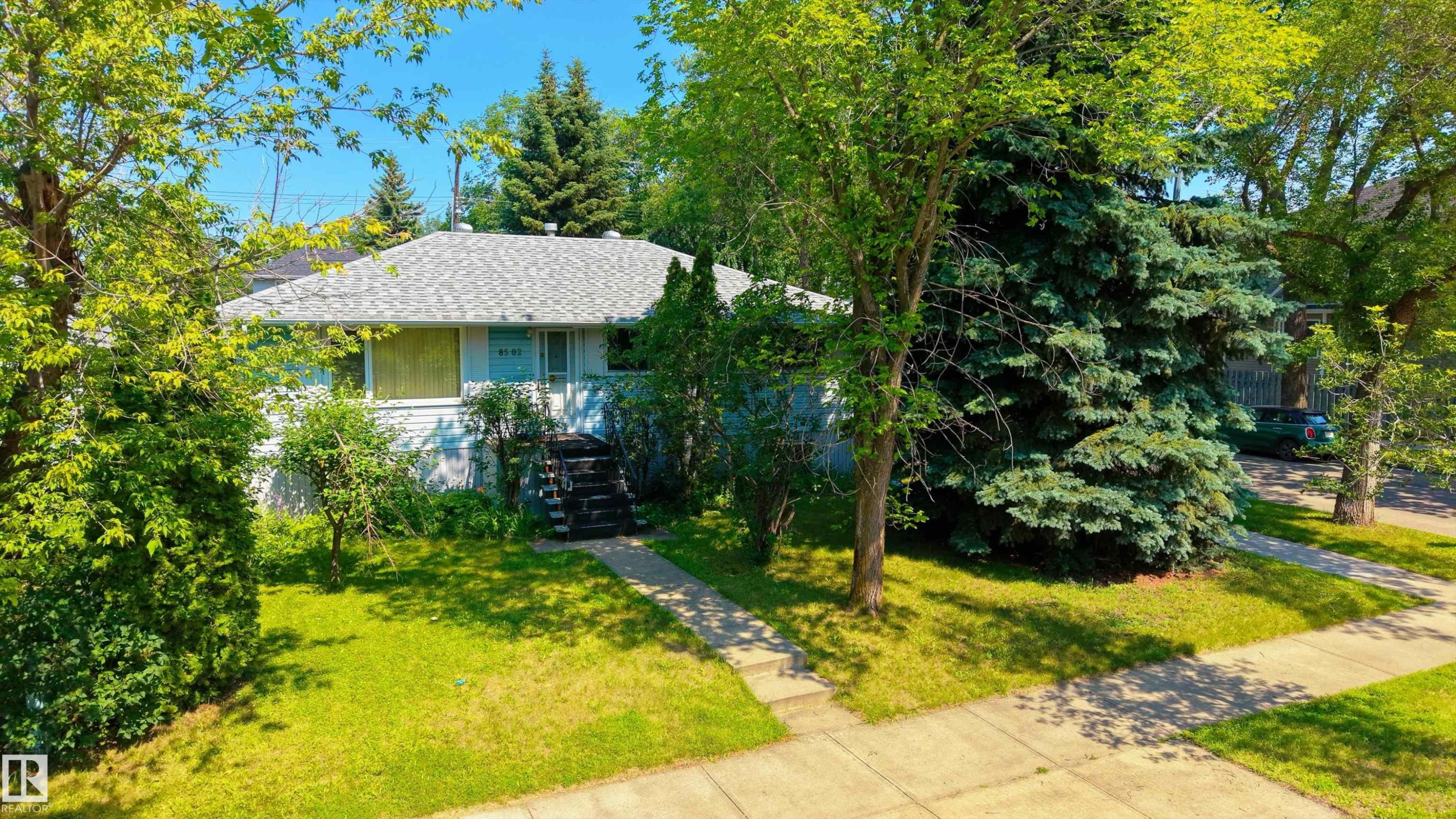 8502 76 Avenue Nw, Edmonton, AB - Outdoor