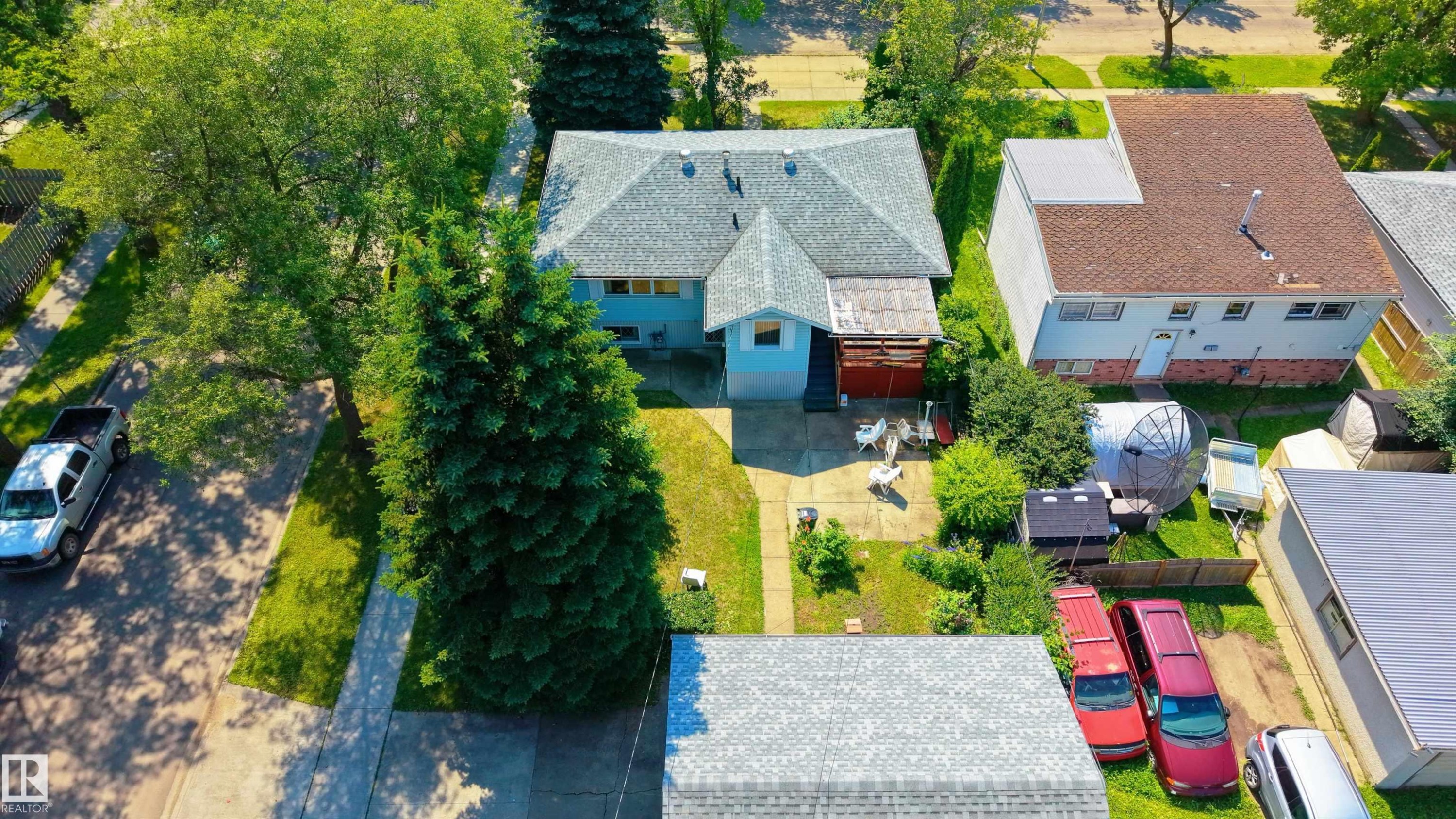 8502 76 Avenue Nw, Edmonton, AB - Outdoor