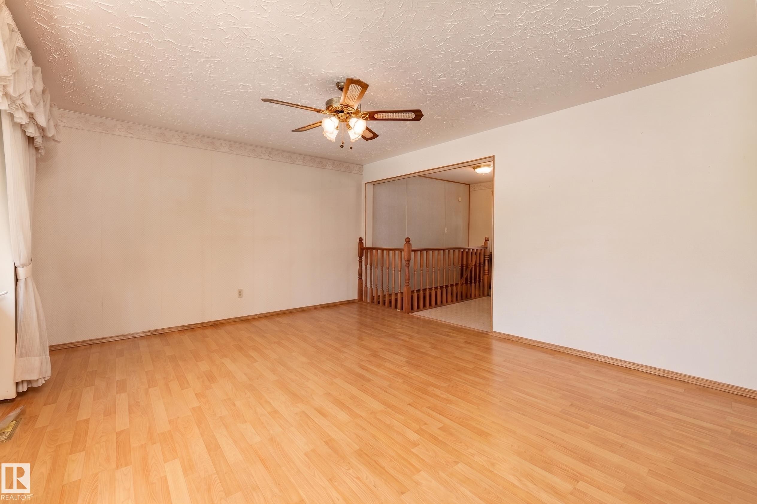 8502 76 Avenue Nw, Edmonton, AB - Indoor Photo Showing Other Room