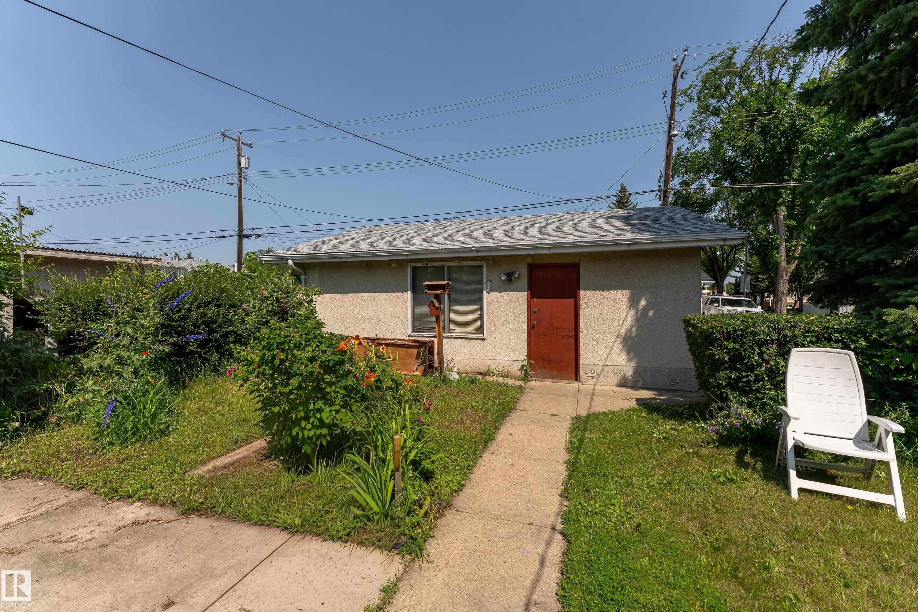 8502 76 Avenue Nw, Edmonton, AB - Outdoor