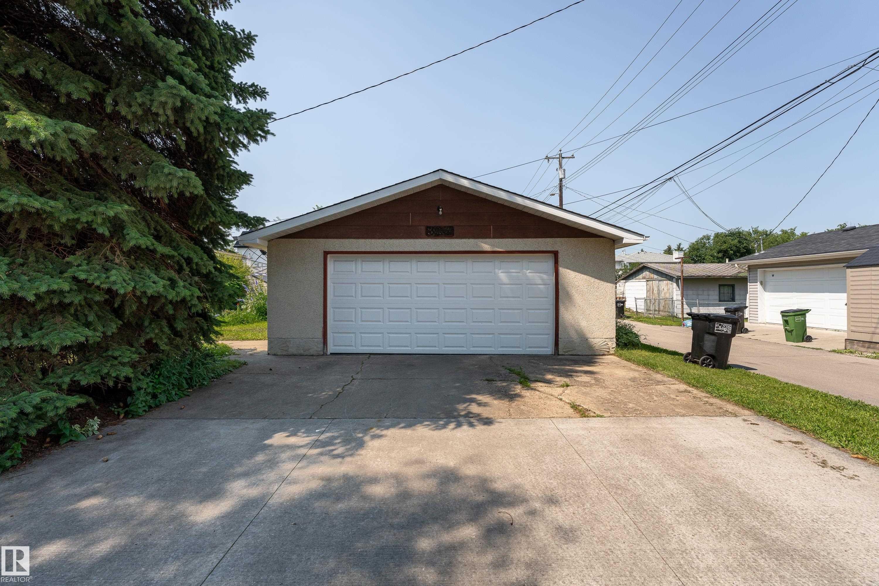 8502 76 Avenue Nw, Edmonton, AB - Outdoor