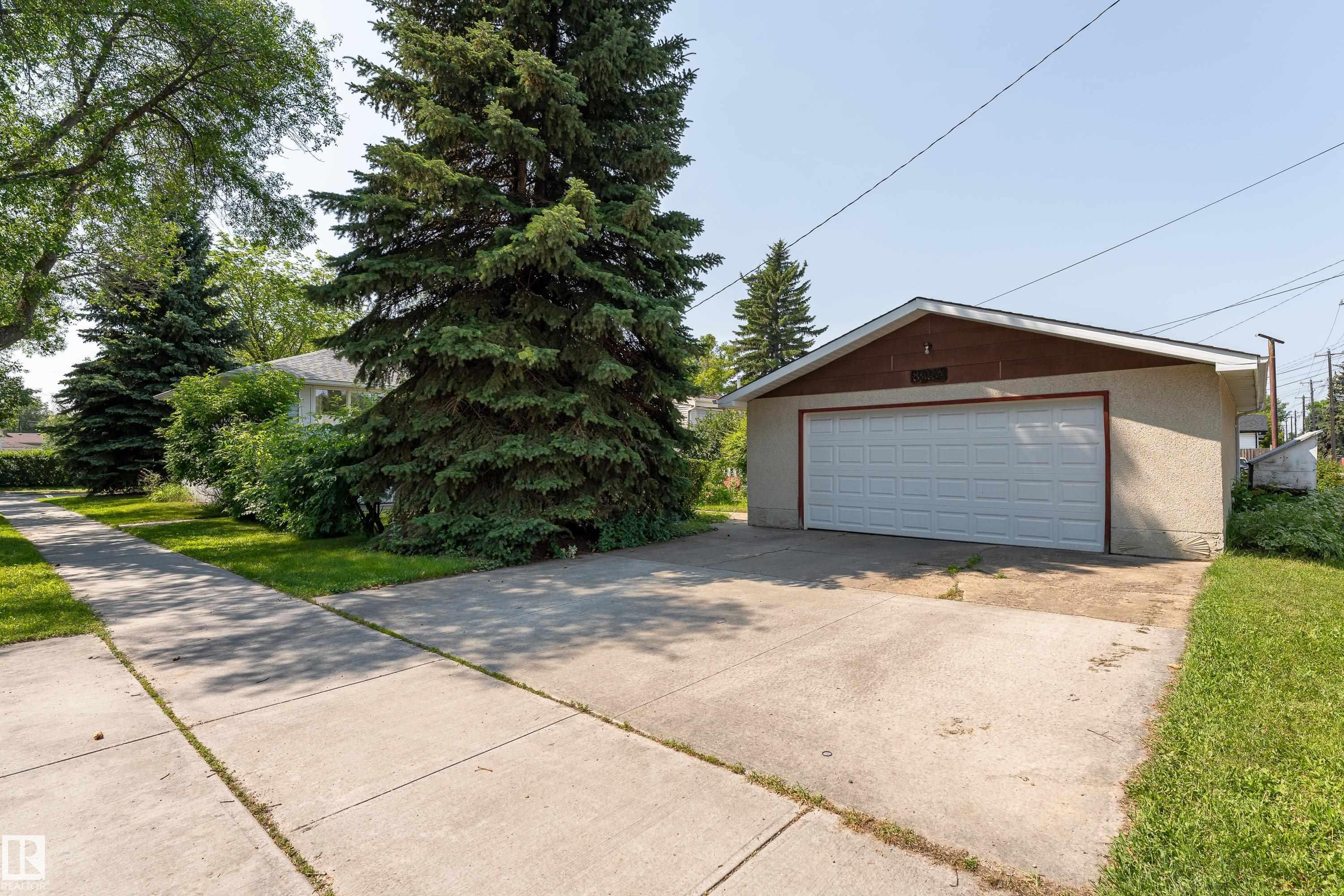 8502 76 Avenue Nw, Edmonton, AB - Outdoor