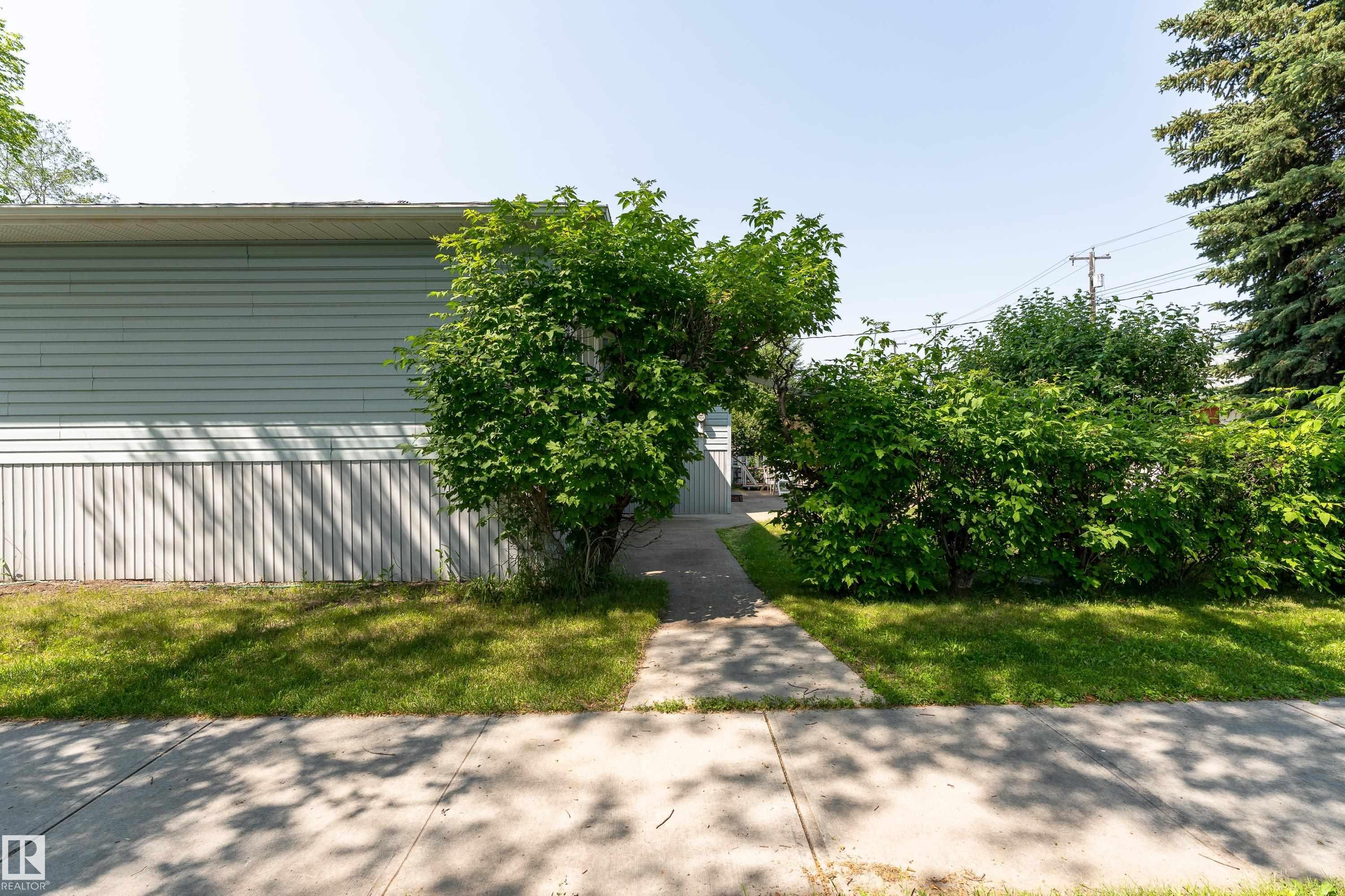8502 76 Avenue Nw, Edmonton, AB - Outdoor