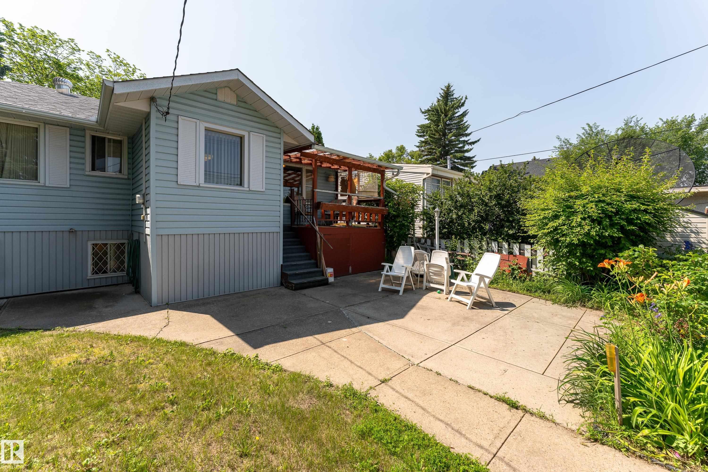 8502 76 Avenue Nw, Edmonton, AB - Outdoor