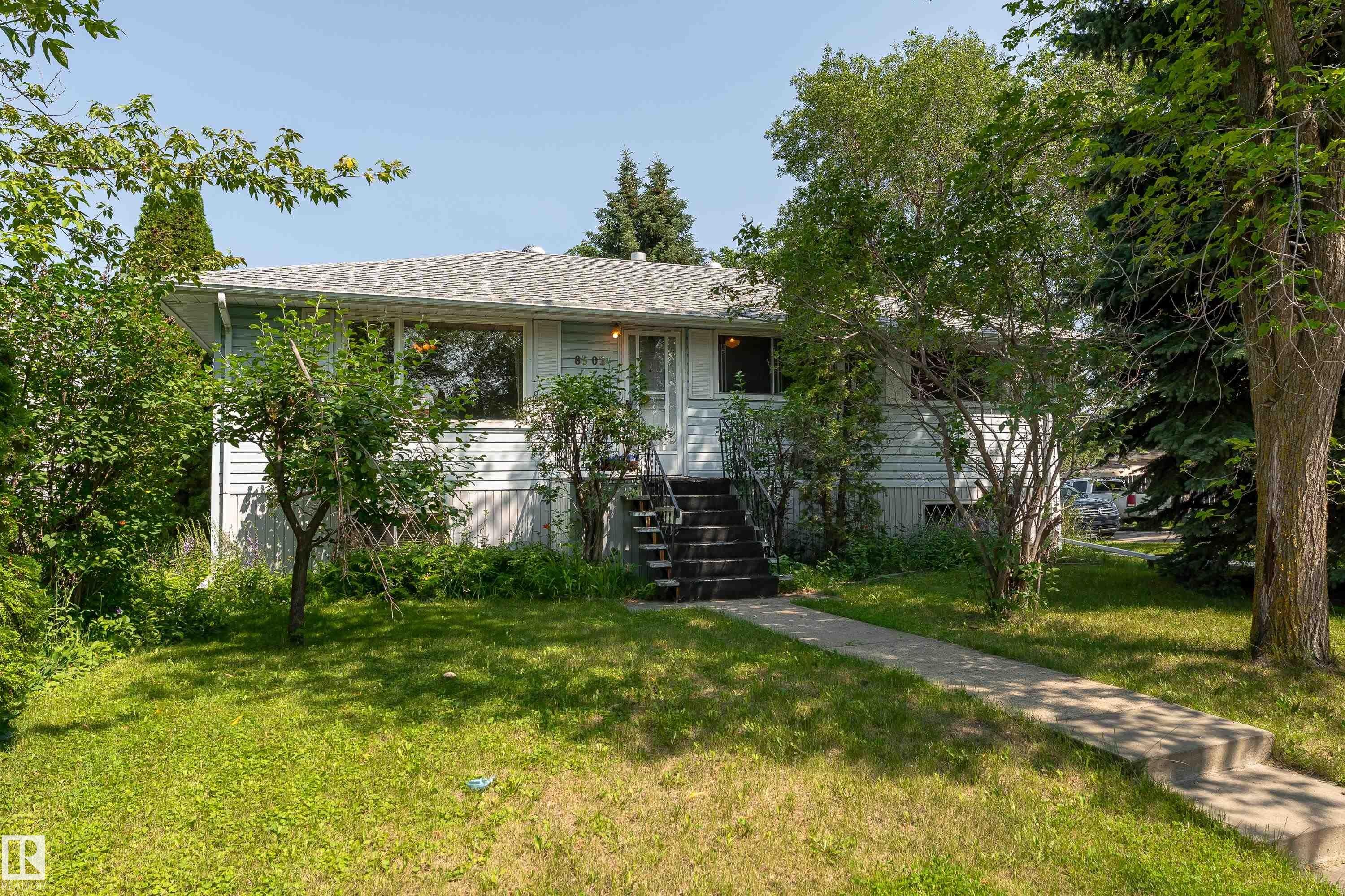8502 76 Avenue Nw, Edmonton, AB - Outdoor