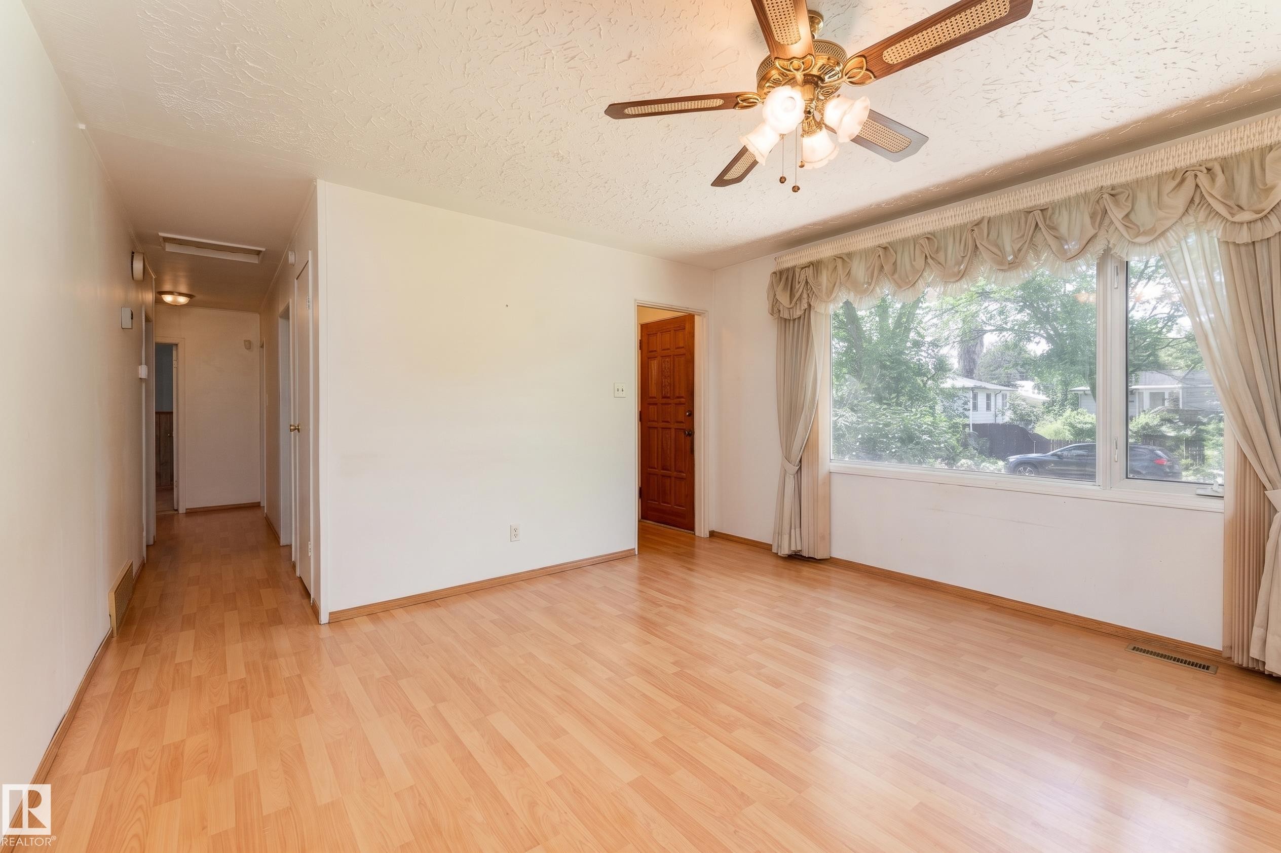 8502 76 Avenue Nw, Edmonton, AB - Indoor Photo Showing Other Room