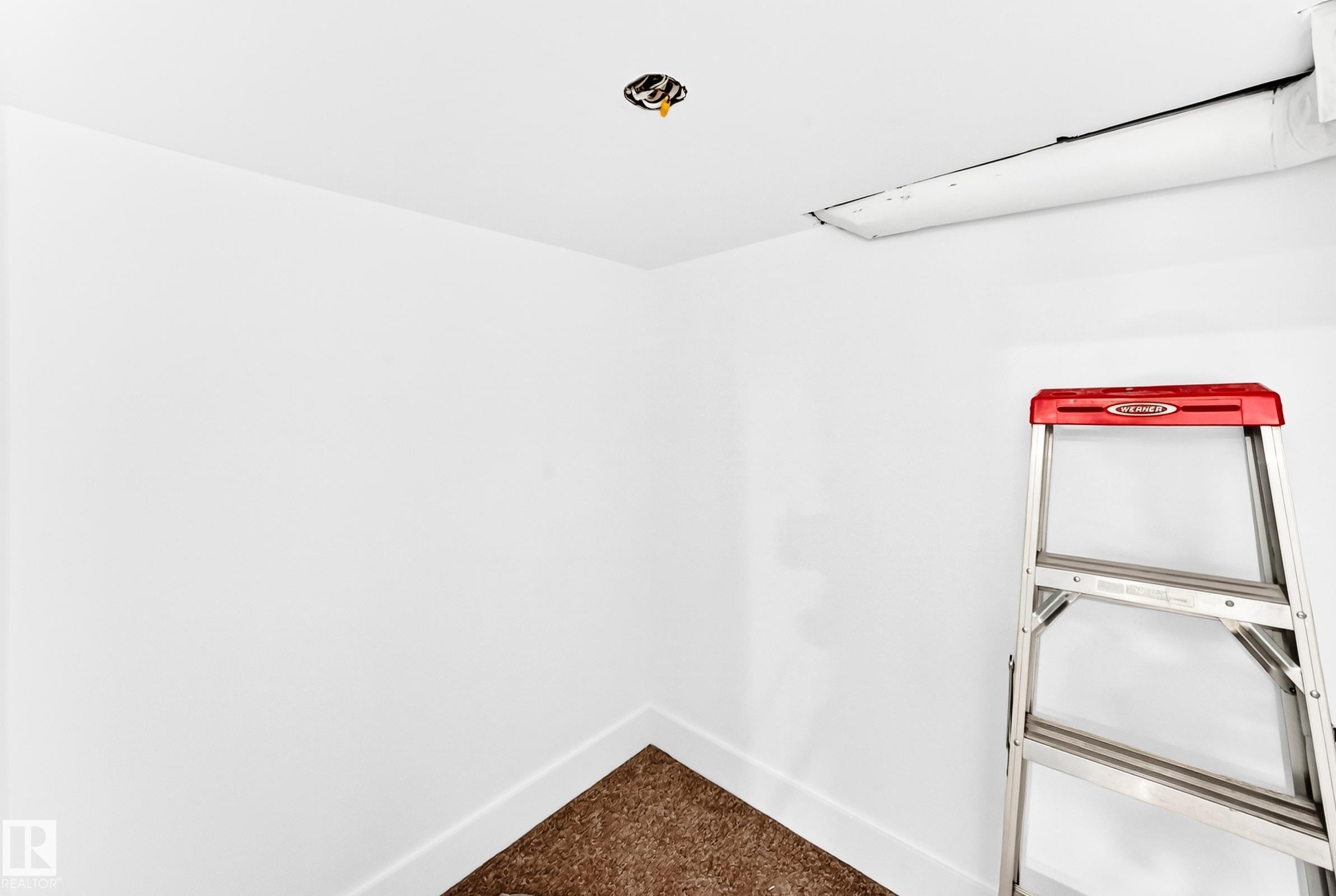 Image quality insufficient for description - 3119 144 Avenue Nw, Edmonton, AB - Indoor