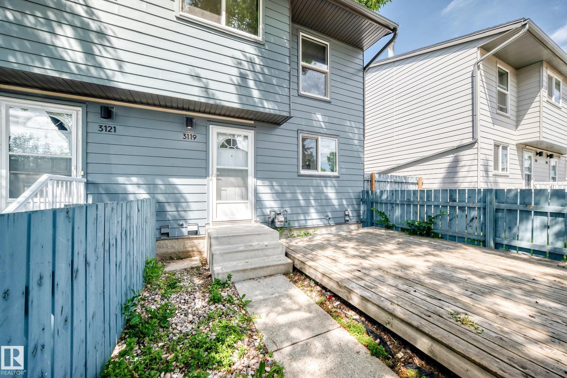 Rear wood deck with a partial wooden fence - 3119 144 Avenue Nw, Edmonton, AB - Outdoor